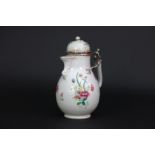 mid 18th Cent. Chinese coffeepot in porcelain with a nice decor with flowers and [...]