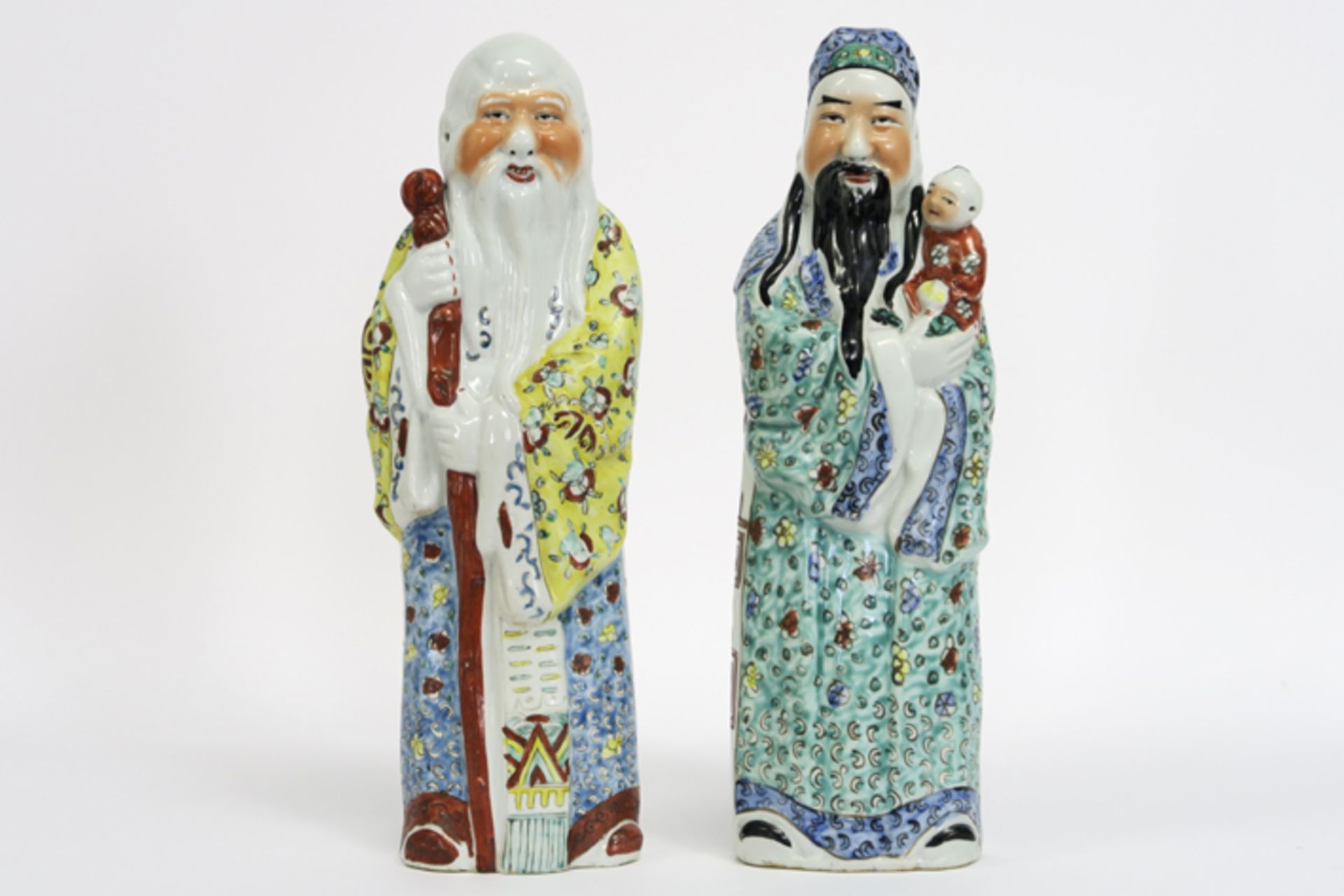 pair of Chinese "Sage" figures in marked porcelain - - Paar Chinese sculpturen in [...]