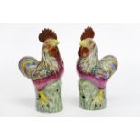 pair of 18th Cent. Chinese cocks in Famille Rose-porcelain - - Paar achttiende [...]