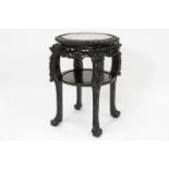 antique Chinese occasional table in richly carved rosewood and with a marble top - [...]