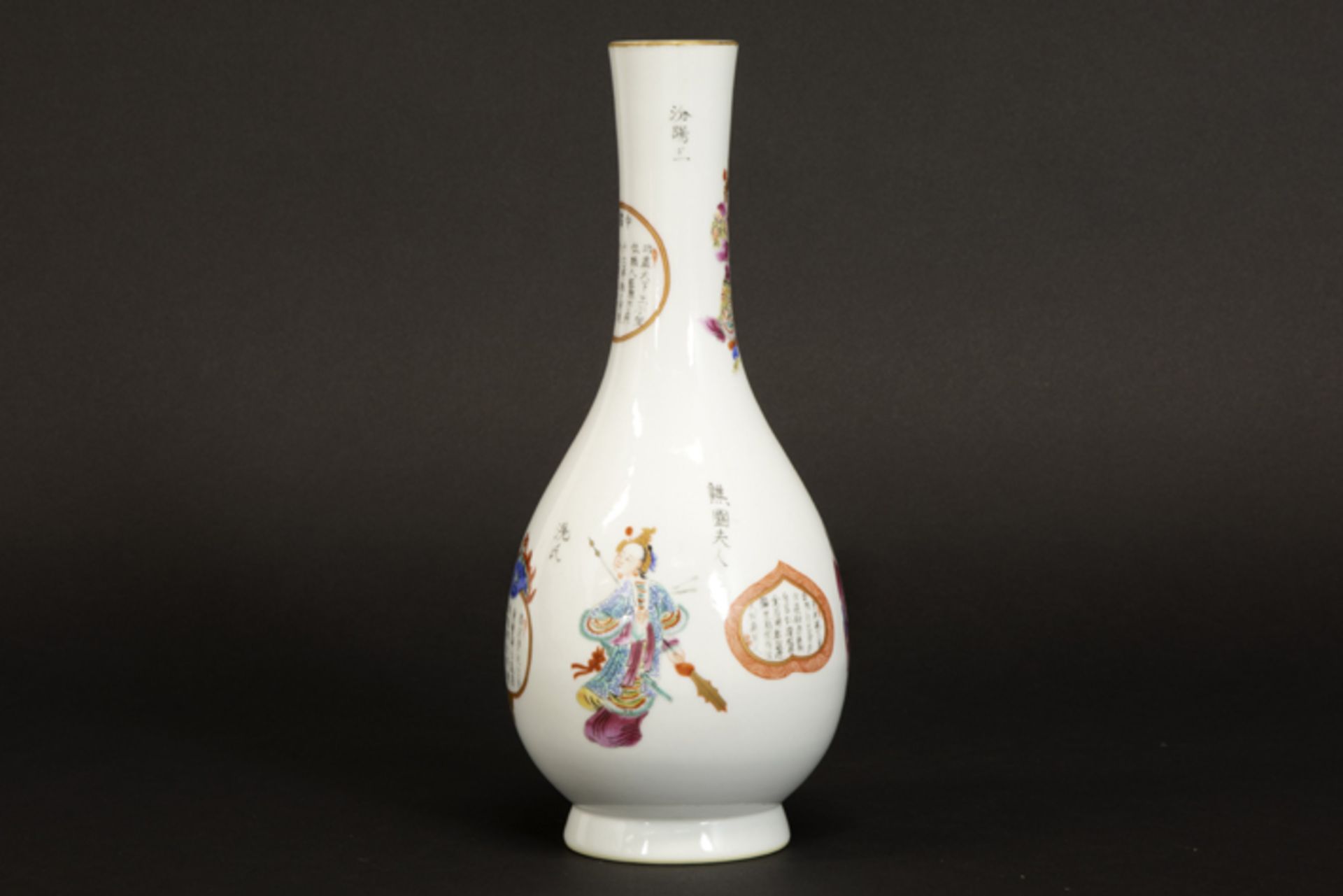 Chinese vase in marked porcelain with a polychrome decor with figures, temple lions [...] - Image 2 of 6