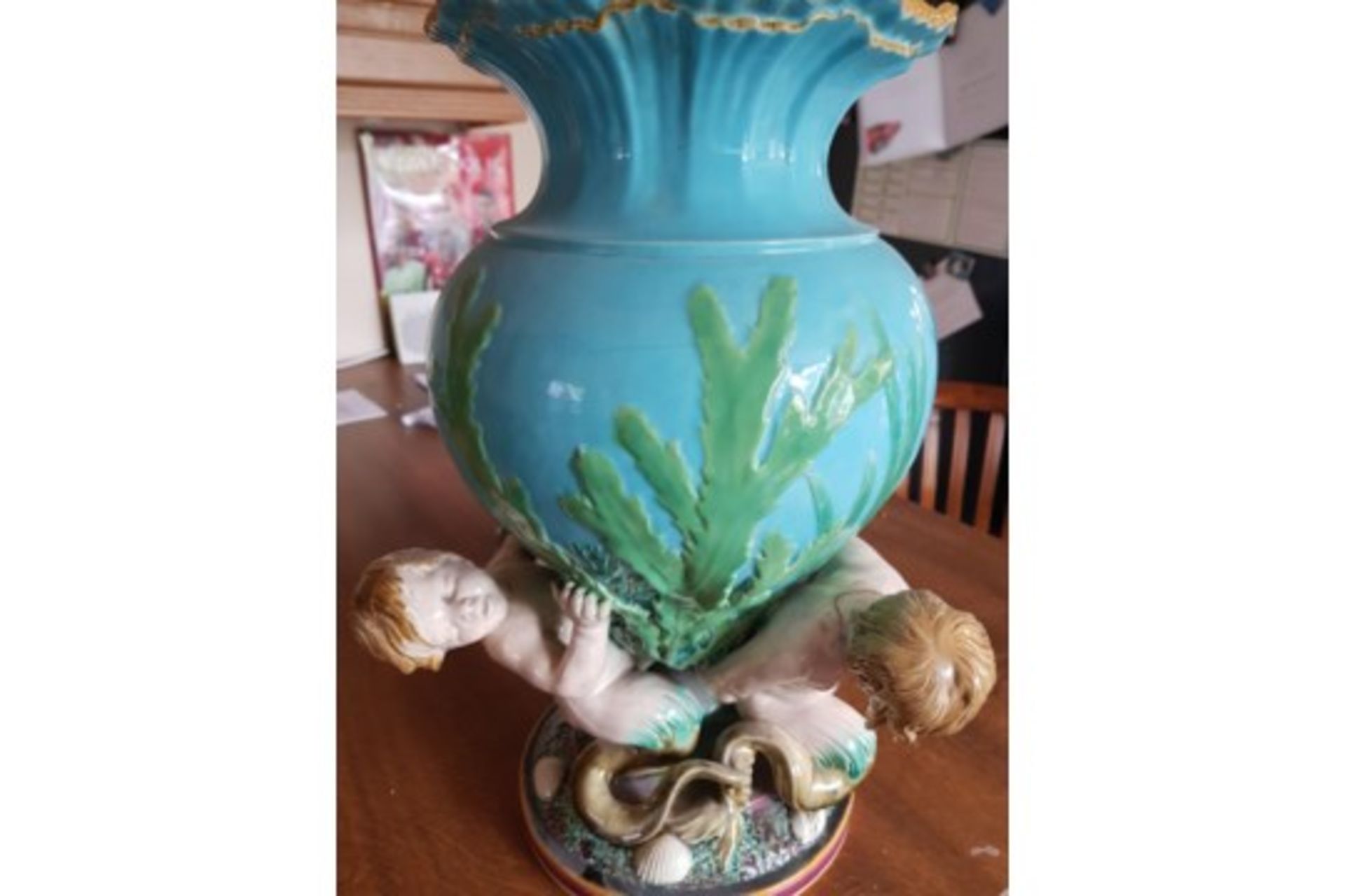 ANTIQUE CHERUB JARDINIERE MAJOLIEA MINTON VASE FROM 1869 NO VAT ON ITEM