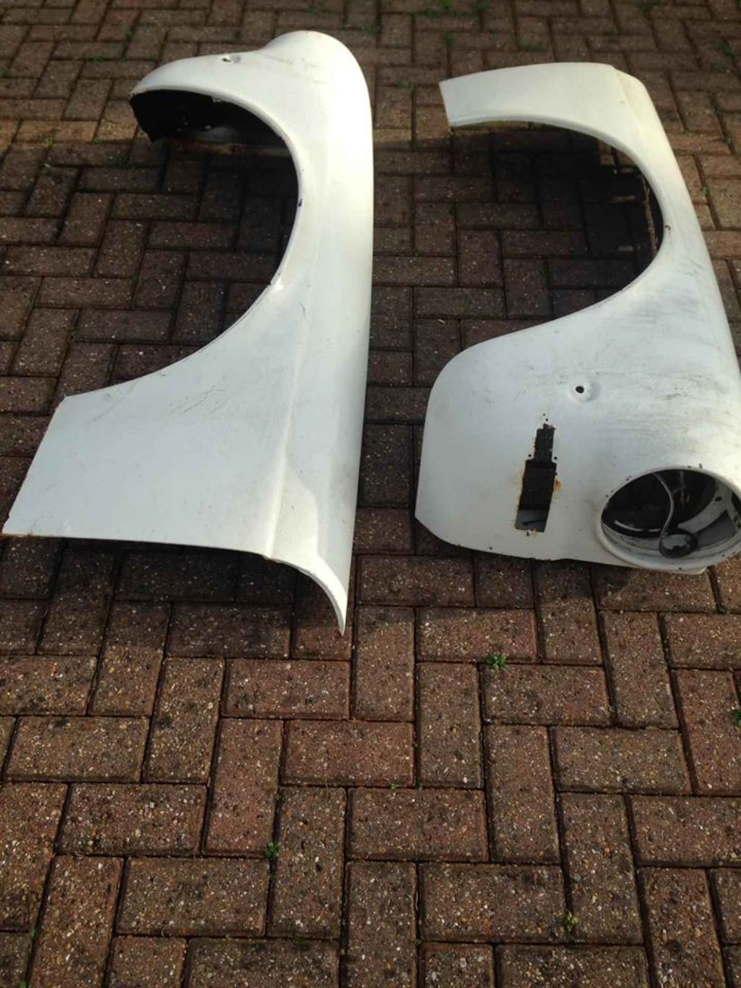 XJS XJ12 PAIR OF FRONT WINGS - Bild 2 aus 3