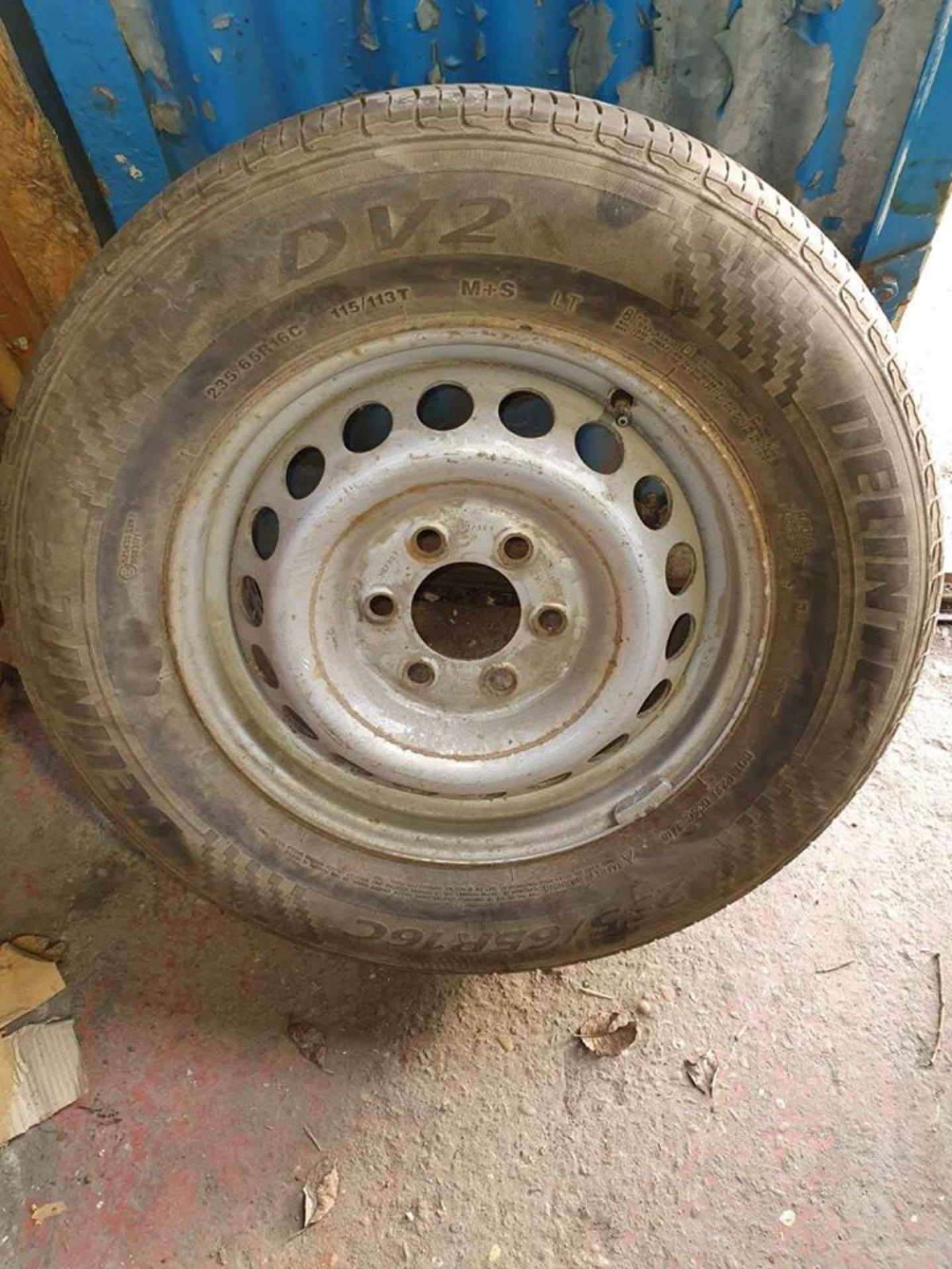 PART WORN TYRE 235/65R16C