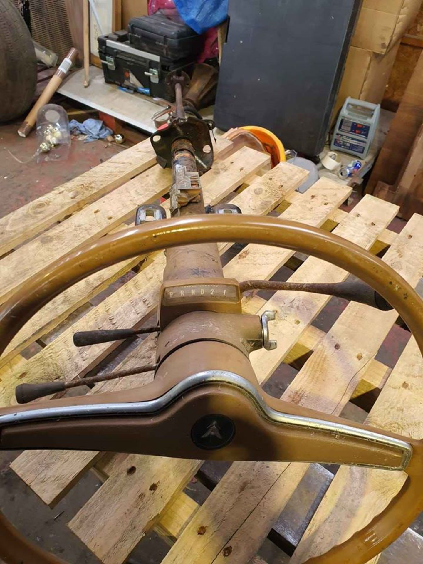 EARLY JAGUAR XJS STEERING WHEEL AND COLUMN WITH IGNITION NO RESERVE - Image 6 of 6