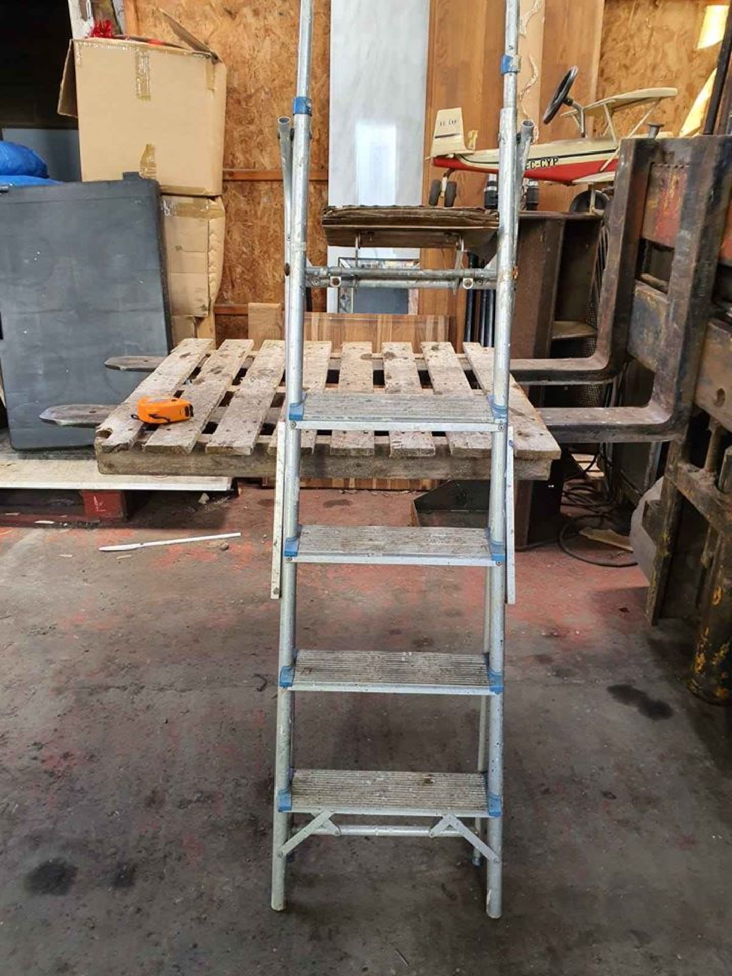 STEP LADDER - Image 2 of 2