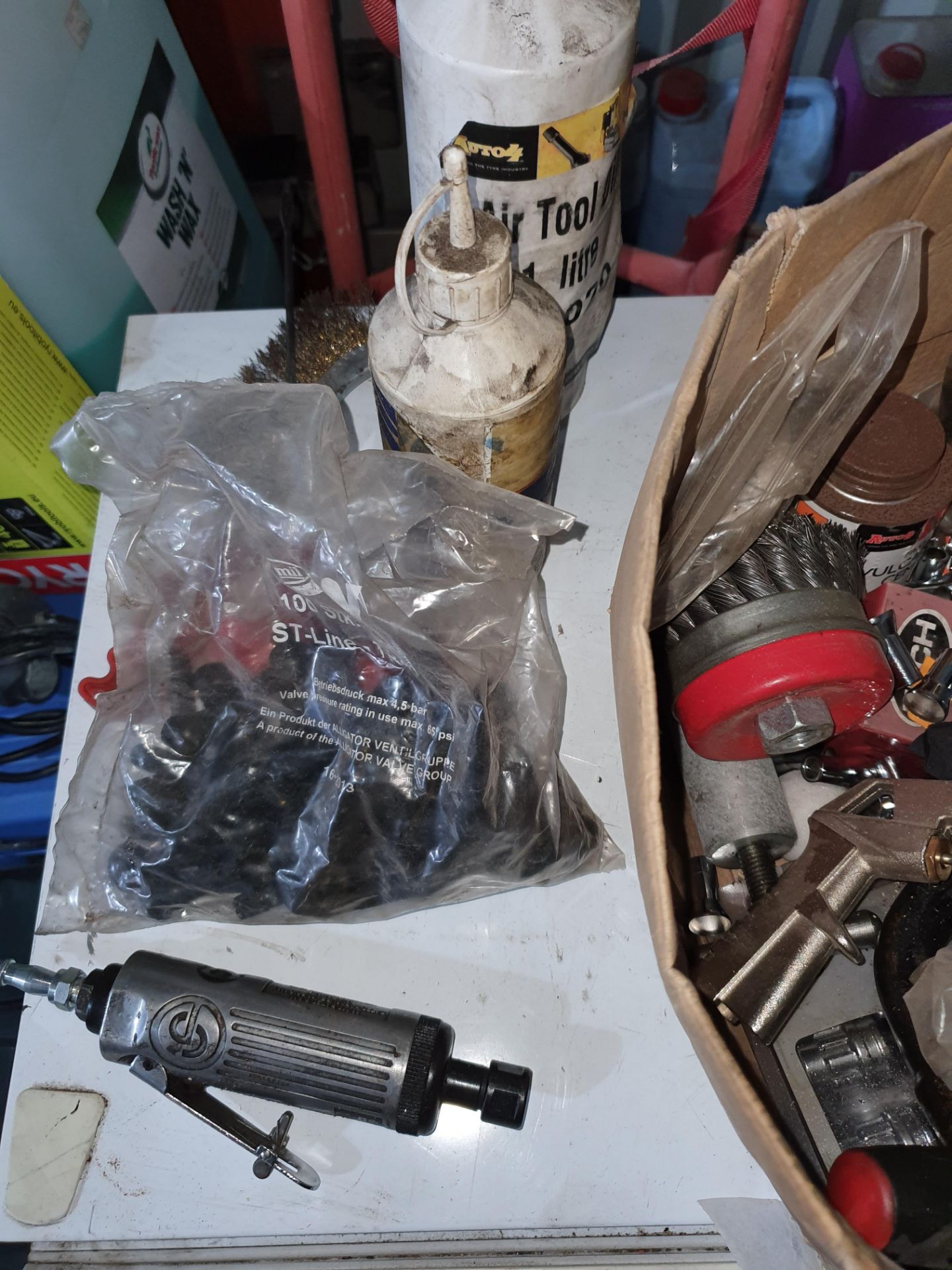 CONTENTS OF BOX, TYRE REPAIR ITEMS