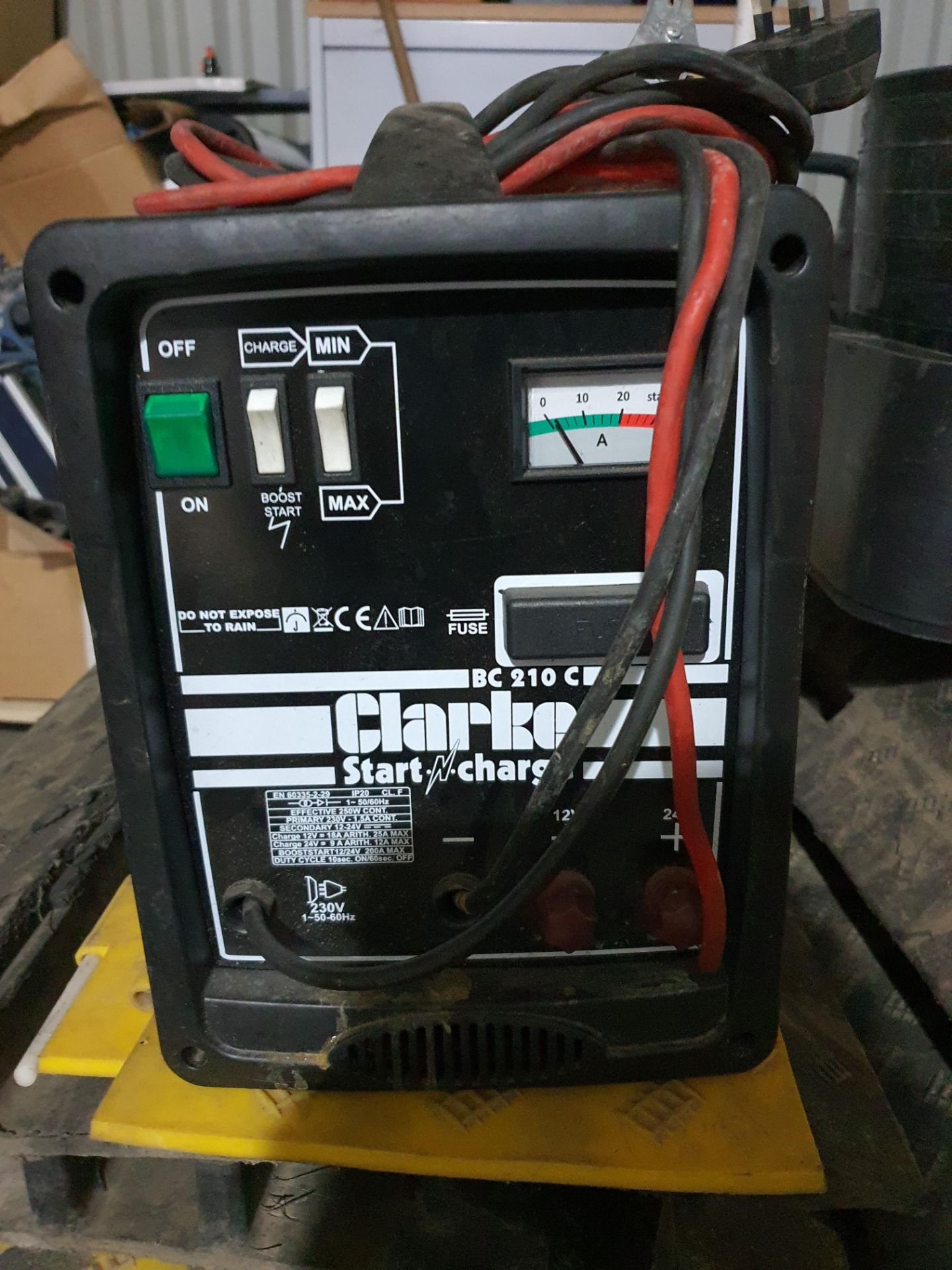 12- 24 VOLT BATTERY CHARGER