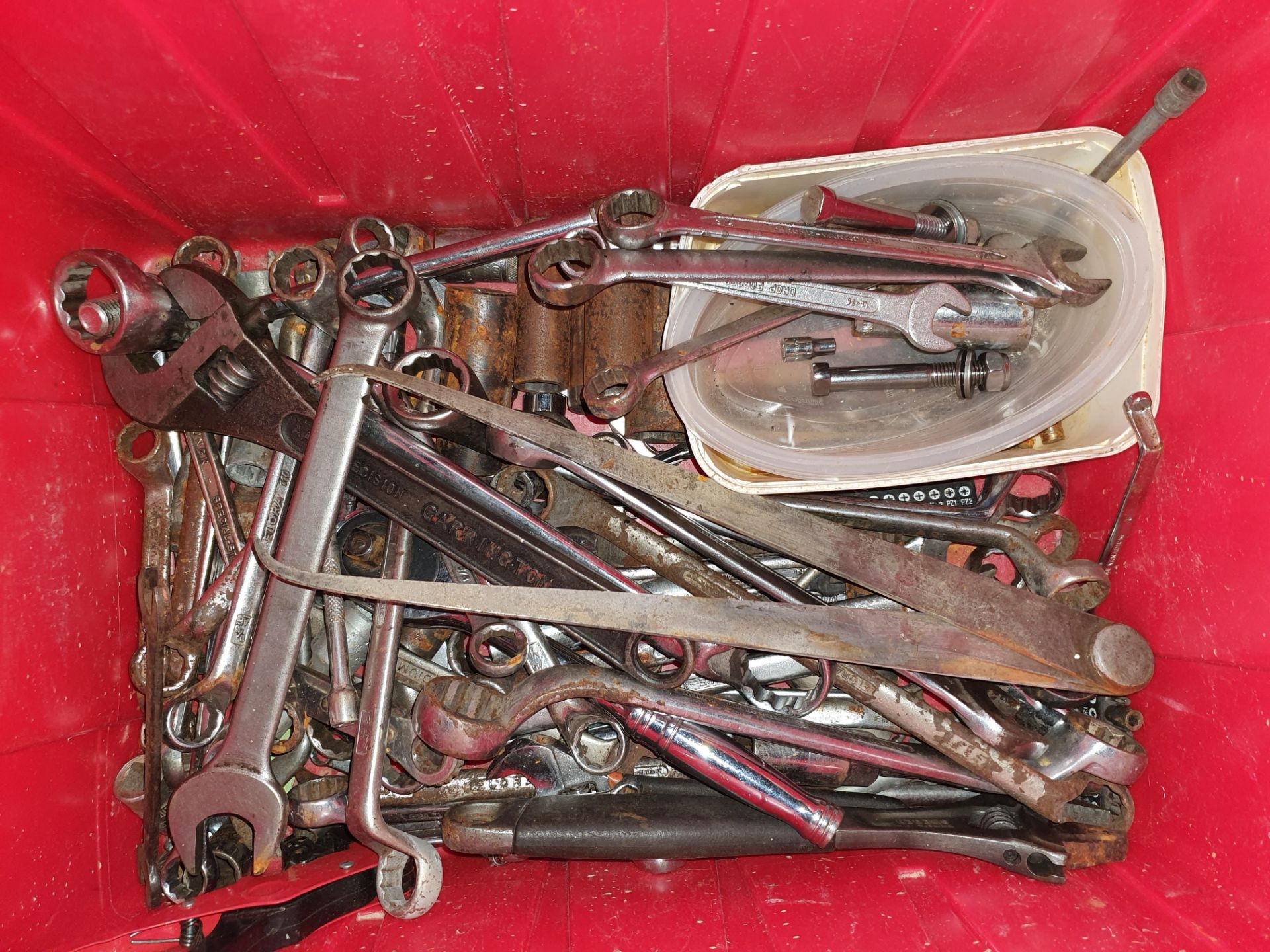 LARGE QUANTITY OF GARGE SPANNERS AND GARGAE TOOLS AS PER PHOTO