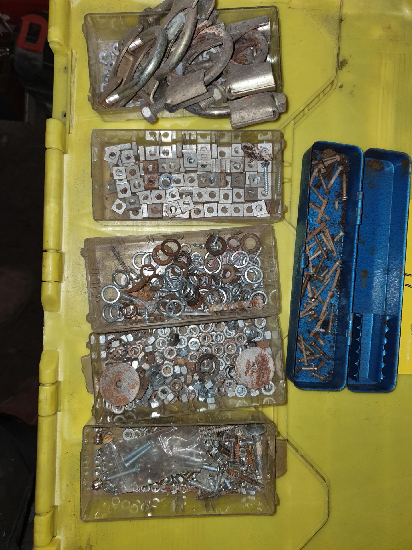 VARIOUS SMALL CONTAINERS OF NUTS, BOLTS AND WASHERS