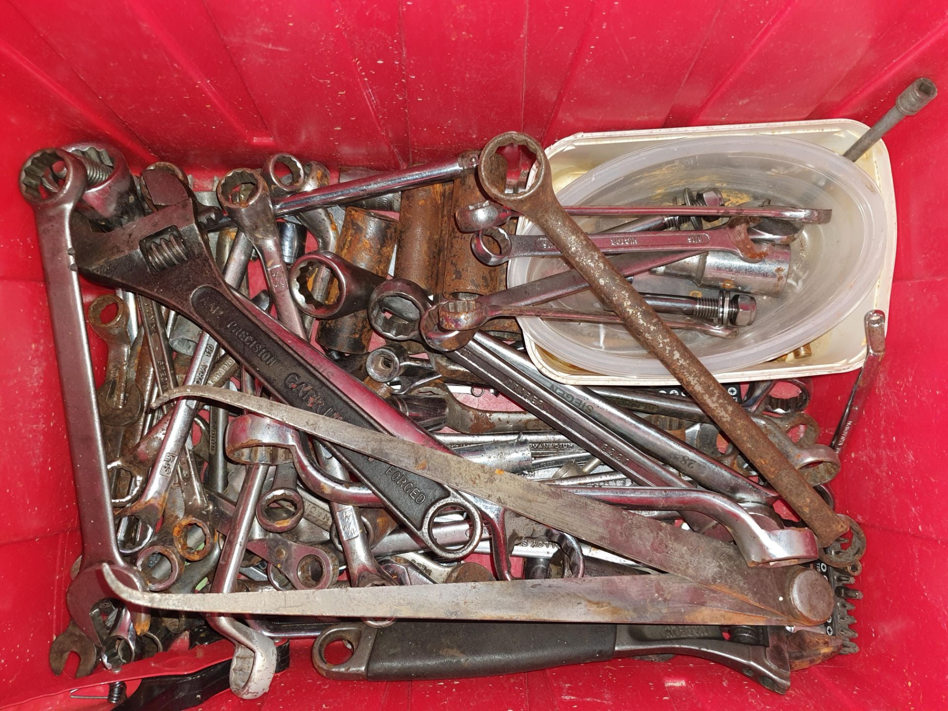 LARGE QUANTITY OF GARGE SPANNERS AND GARGAE TOOLS AS PER PHOTO - Image 2 of 2