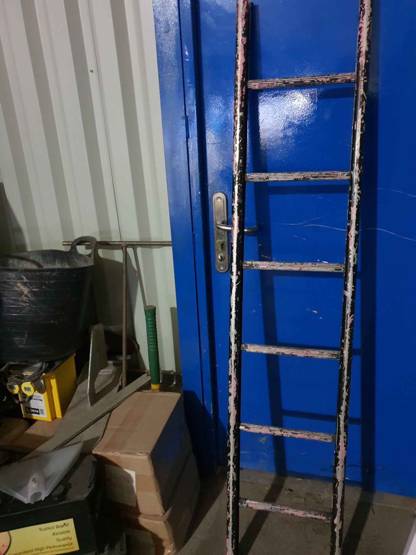 SMALL METAL LADDER