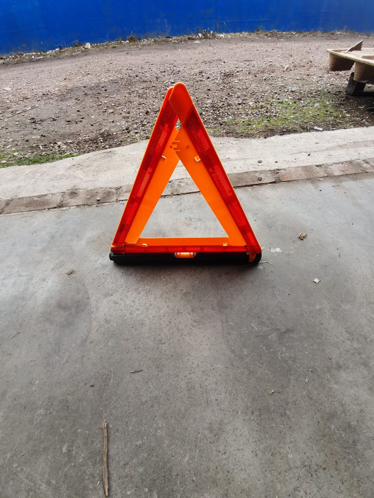 WARNING TRIANGLE