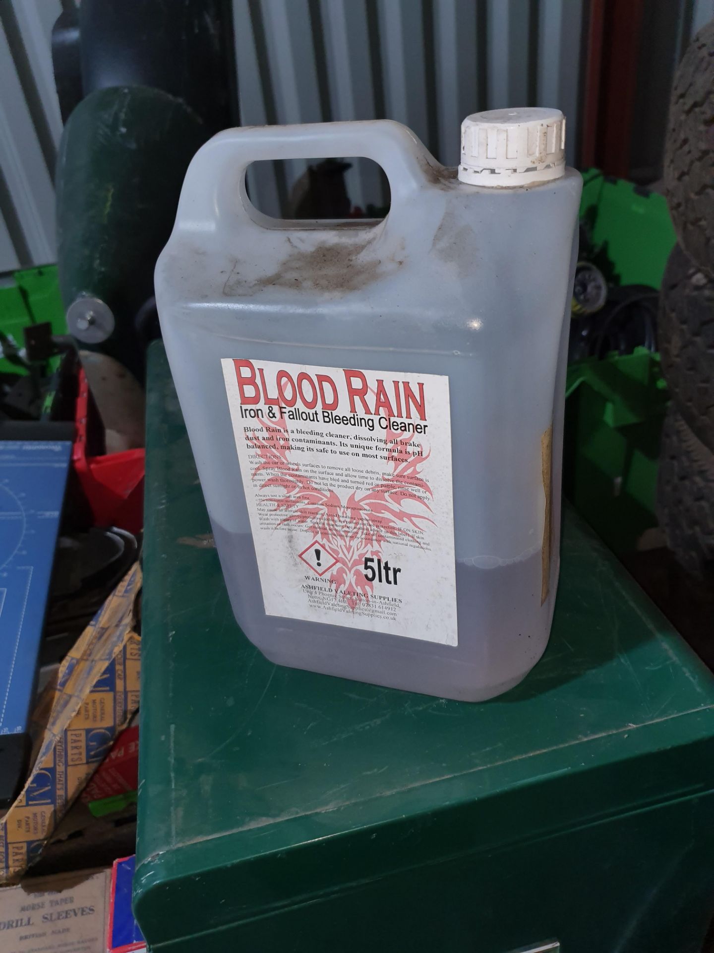 5LTR CONTAINER BLOOD RAIN NOT A FULL