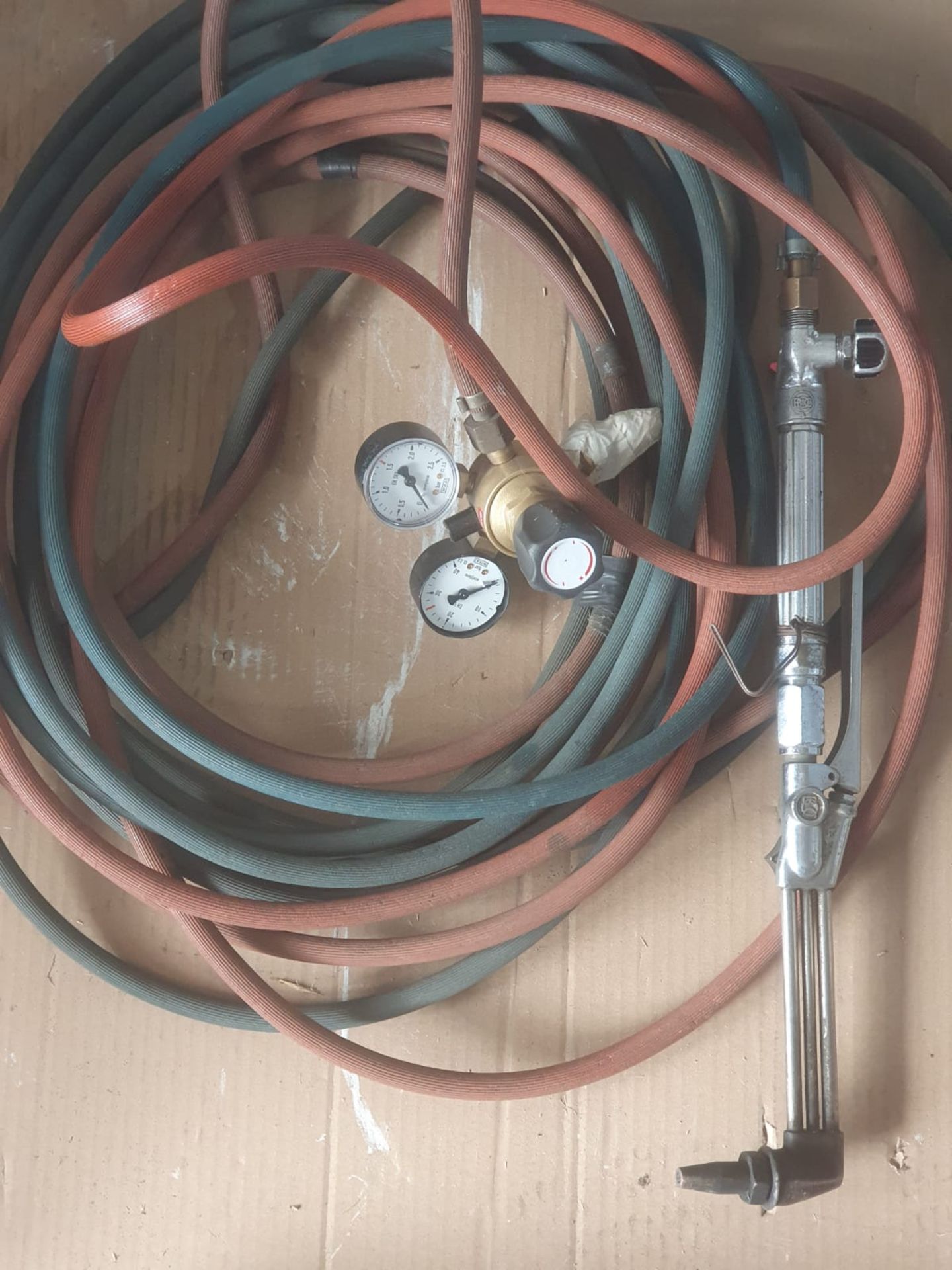 OXY ACETYLENE CUTTING TORCH AND HOSES WITH REGULATOR - Image 2 of 2