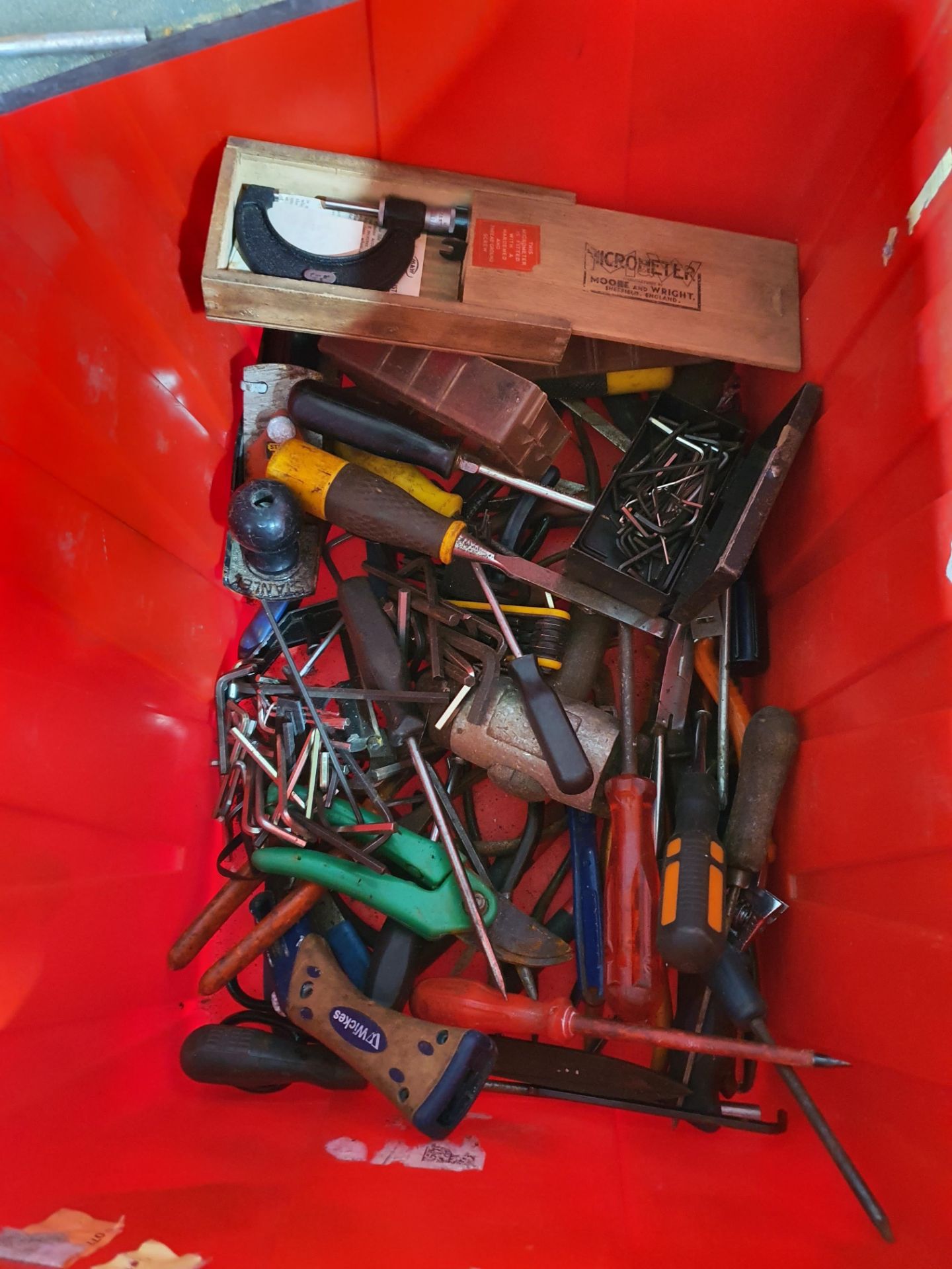 LARGE CONTAINER OF MIXED TOOLS