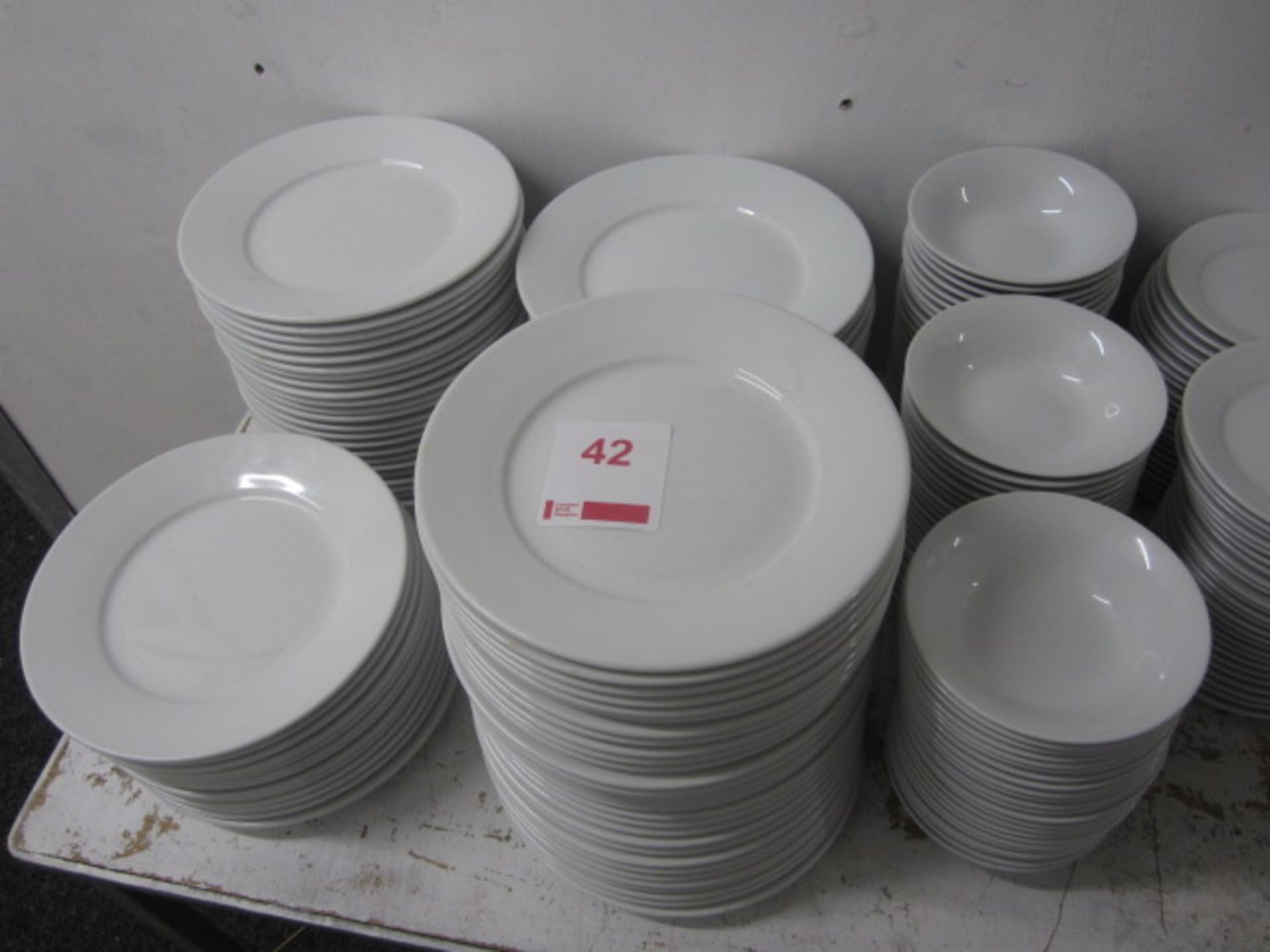 Quantity off assorted crockery plates and bowls - Image 2 of 3