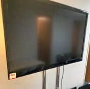 LG 55LE5900/2A 55" HD LED TV c/w height adjustable conference stand & remote