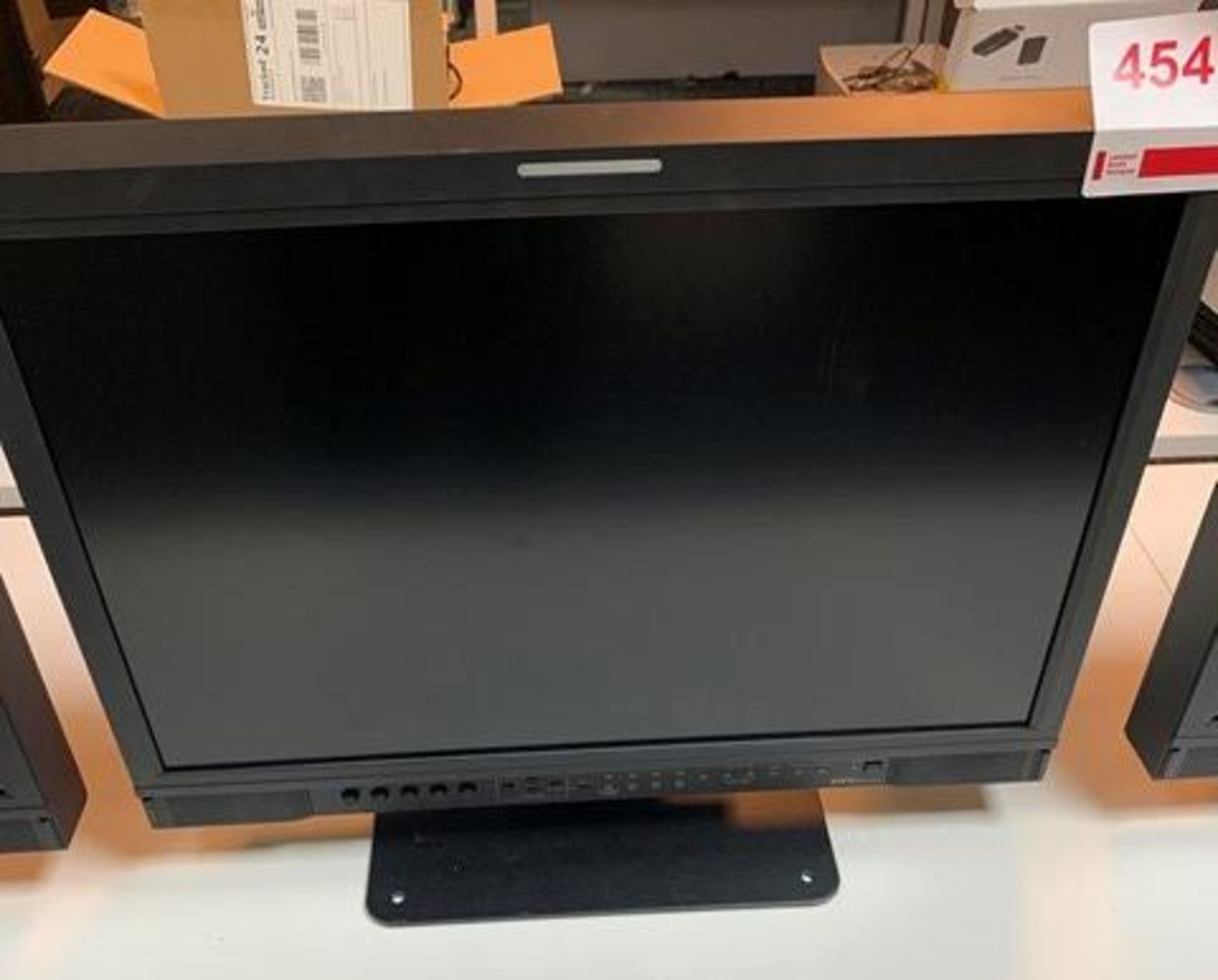 JVC DT-V24LG2 multi format 24" LCD monitor s/n 17240485 no leads