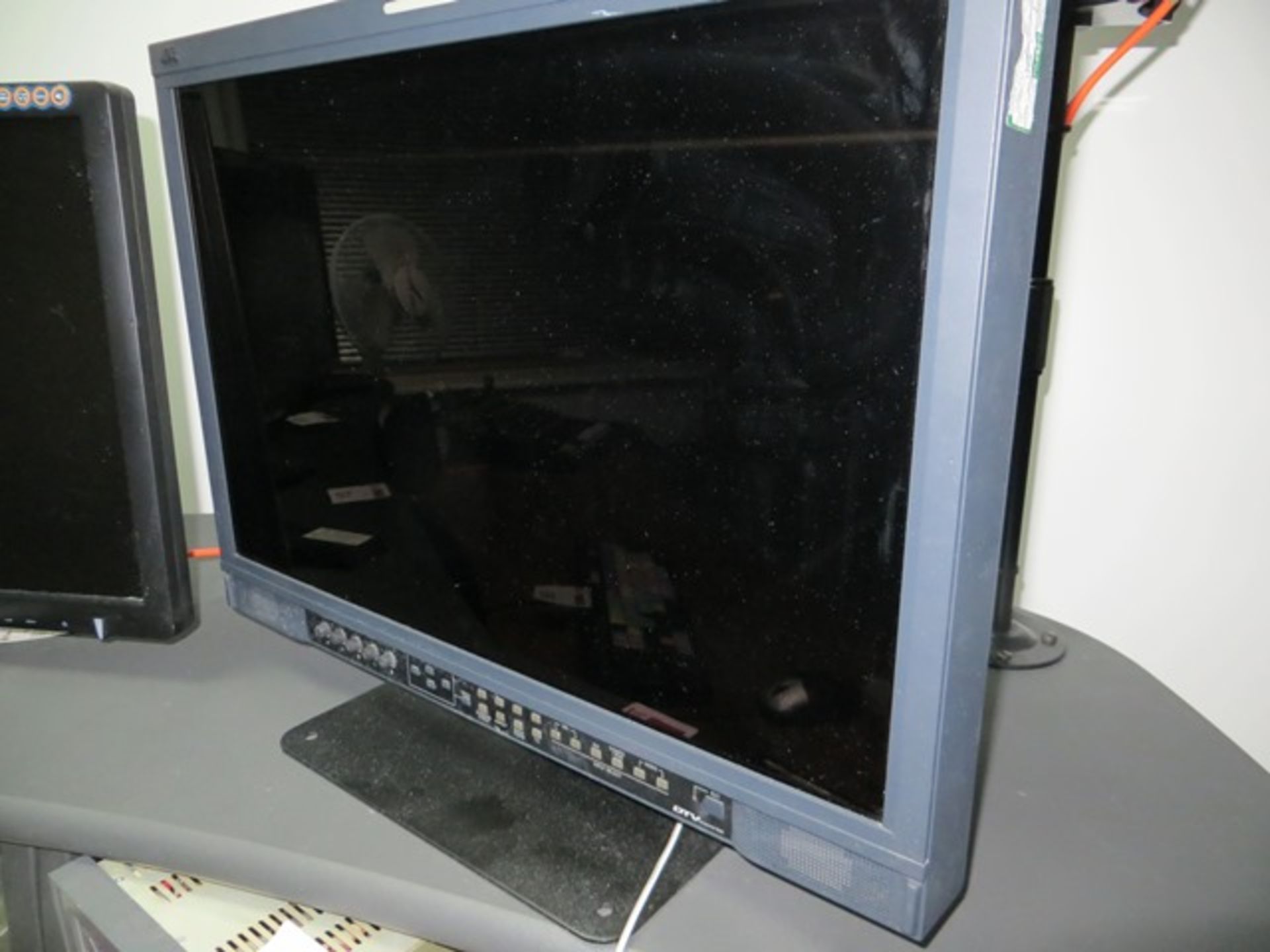 JVC DT-V24L3D multi format LCD monitor