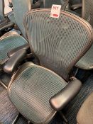 Herman Miller Aeron office swivel & tilt elbow chair Green mesh