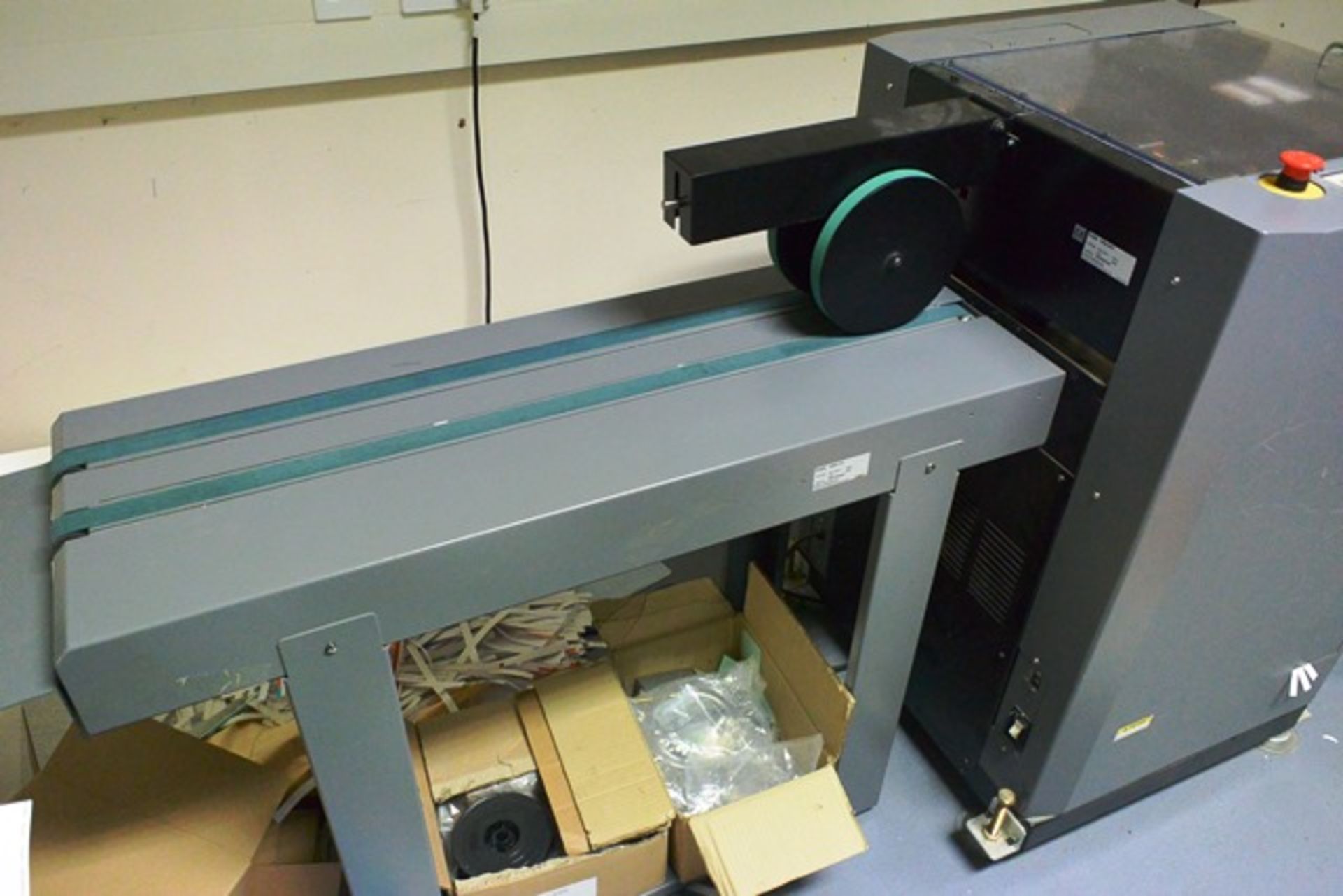 Duplo System 5000 booklet maker, DBM-500T trimmer, serial no: 040600836, with ribbon conveyor, DBM - Image 5 of 9