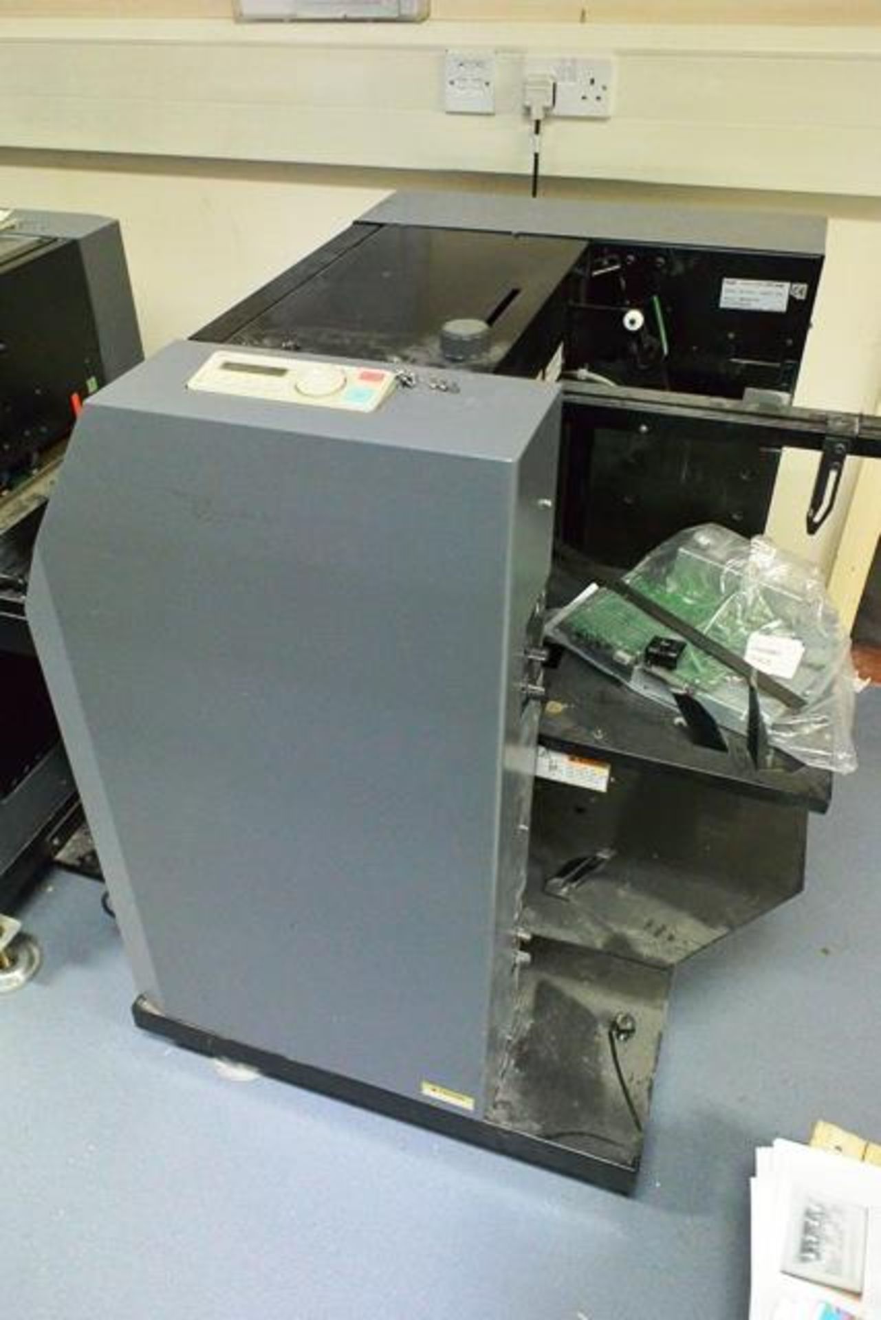 Duplo System 5000 booklet maker, DBM-500T trimmer, serial no: 040600836, with ribbon conveyor, DBM - Image 2 of 9