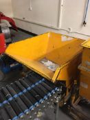 Forklift mountable tipping skip