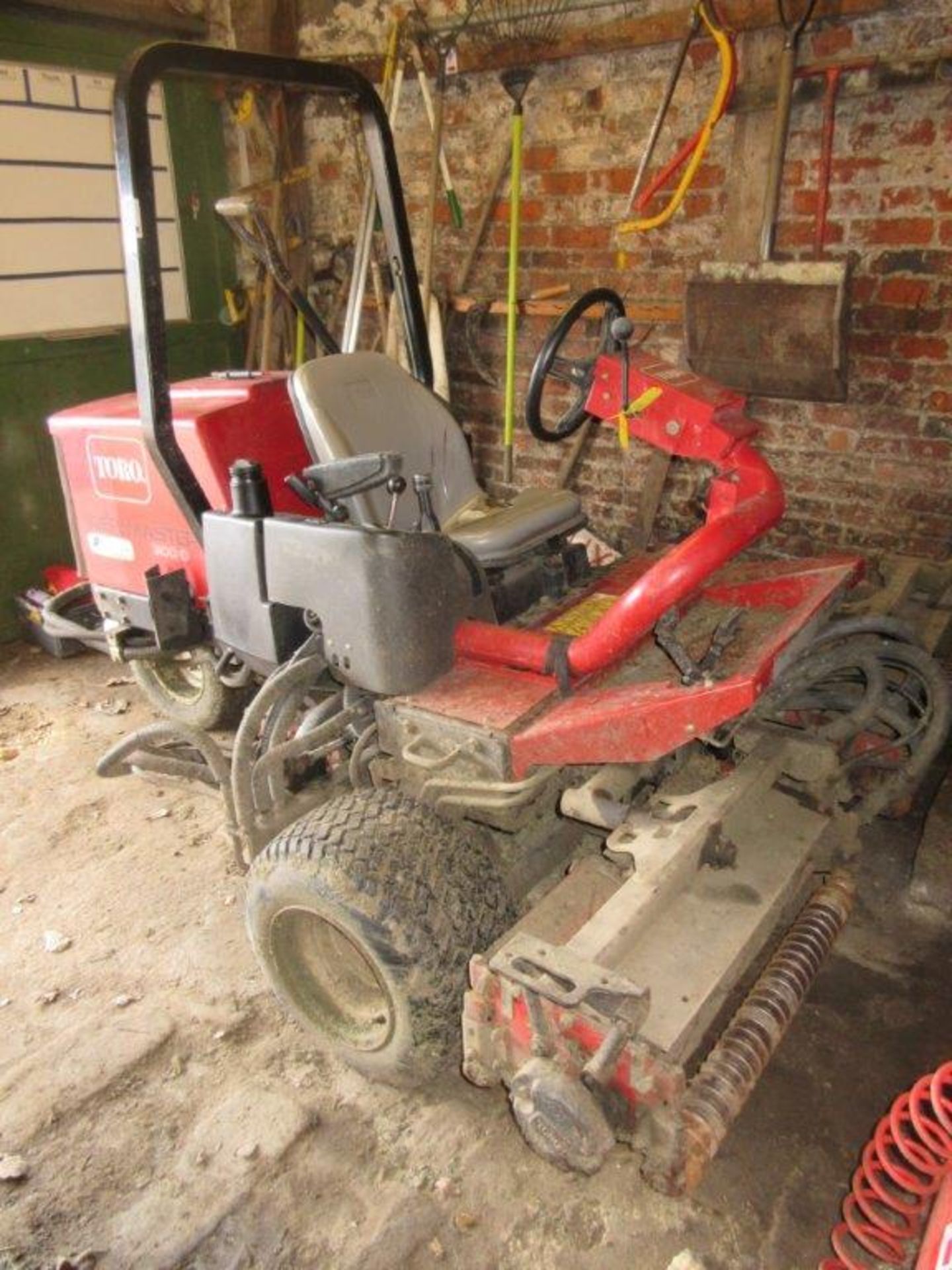 Toro Reelmaster 3100D 2-head cylinder mower (3090 hours) - Image 2 of 3