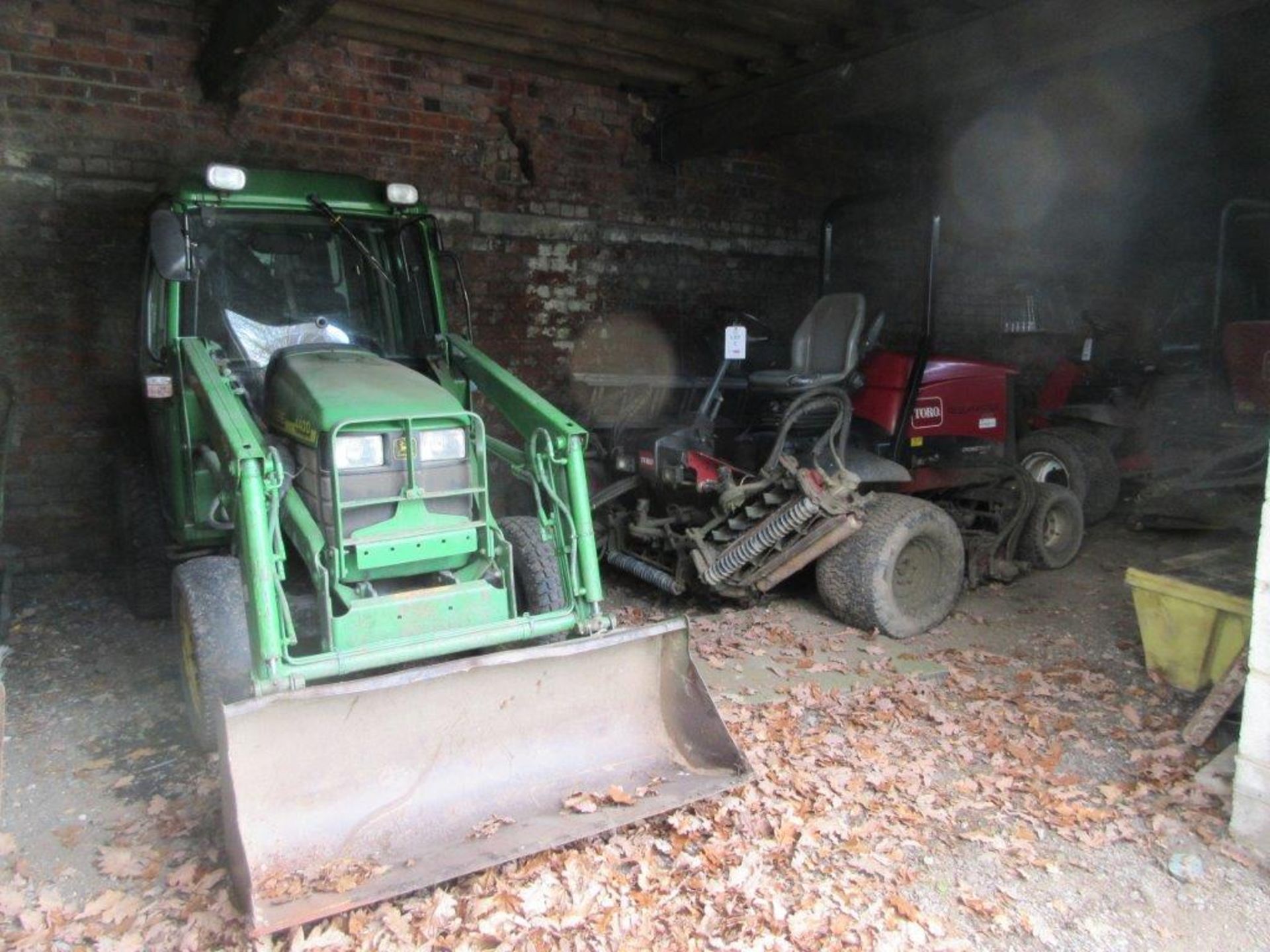 John Deere 4400 compact tractor c/w 430 tractor bucket and F007 cab (4515 hours) - Image 8 of 8