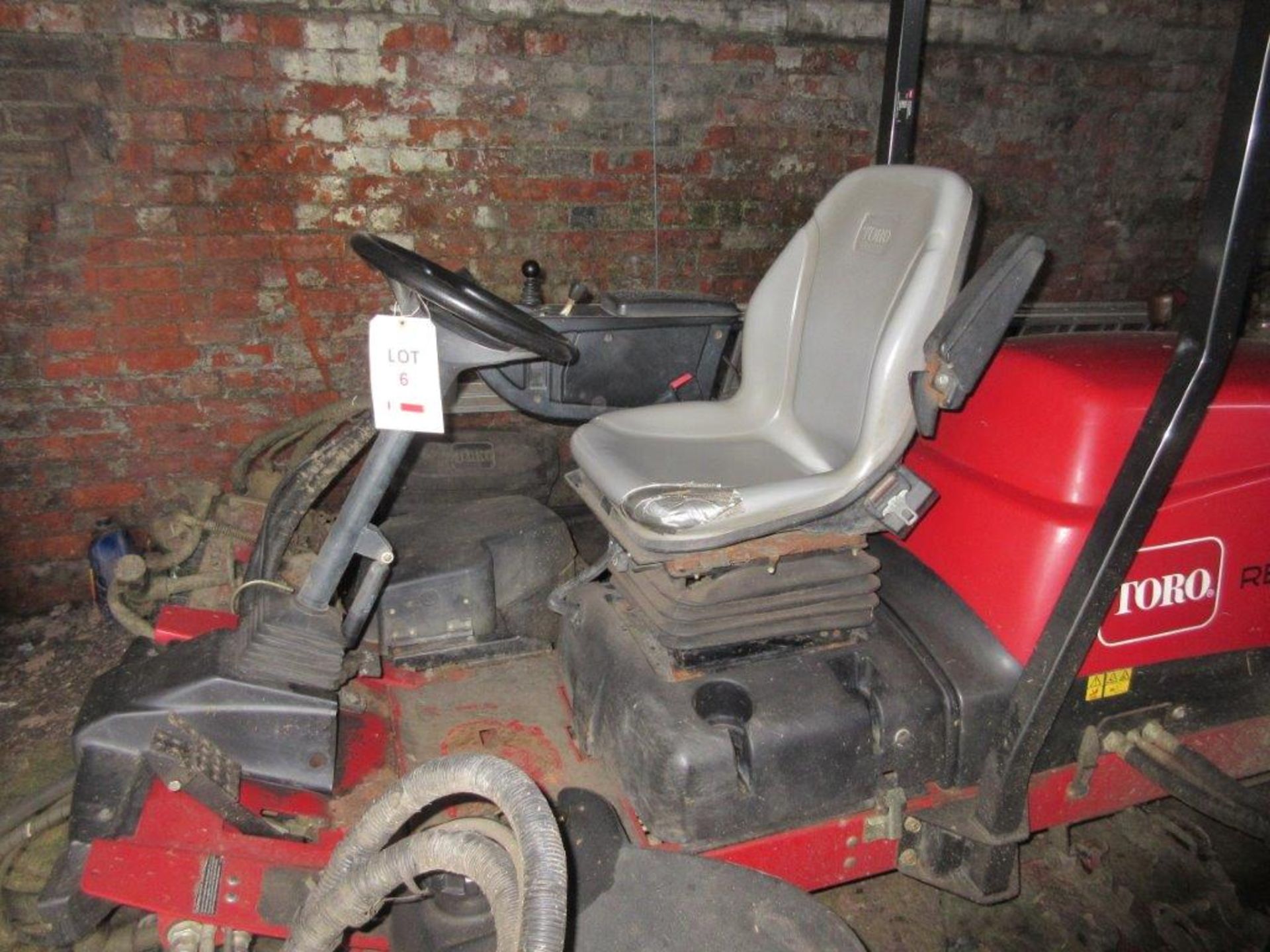 Toro Reelmaster 5510 Crosstrax AWD 3-head cylinder mower (3474 hours) - Image 7 of 9