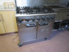 Lincat double door stainless steel gas cooker incorporating 6-ring hob