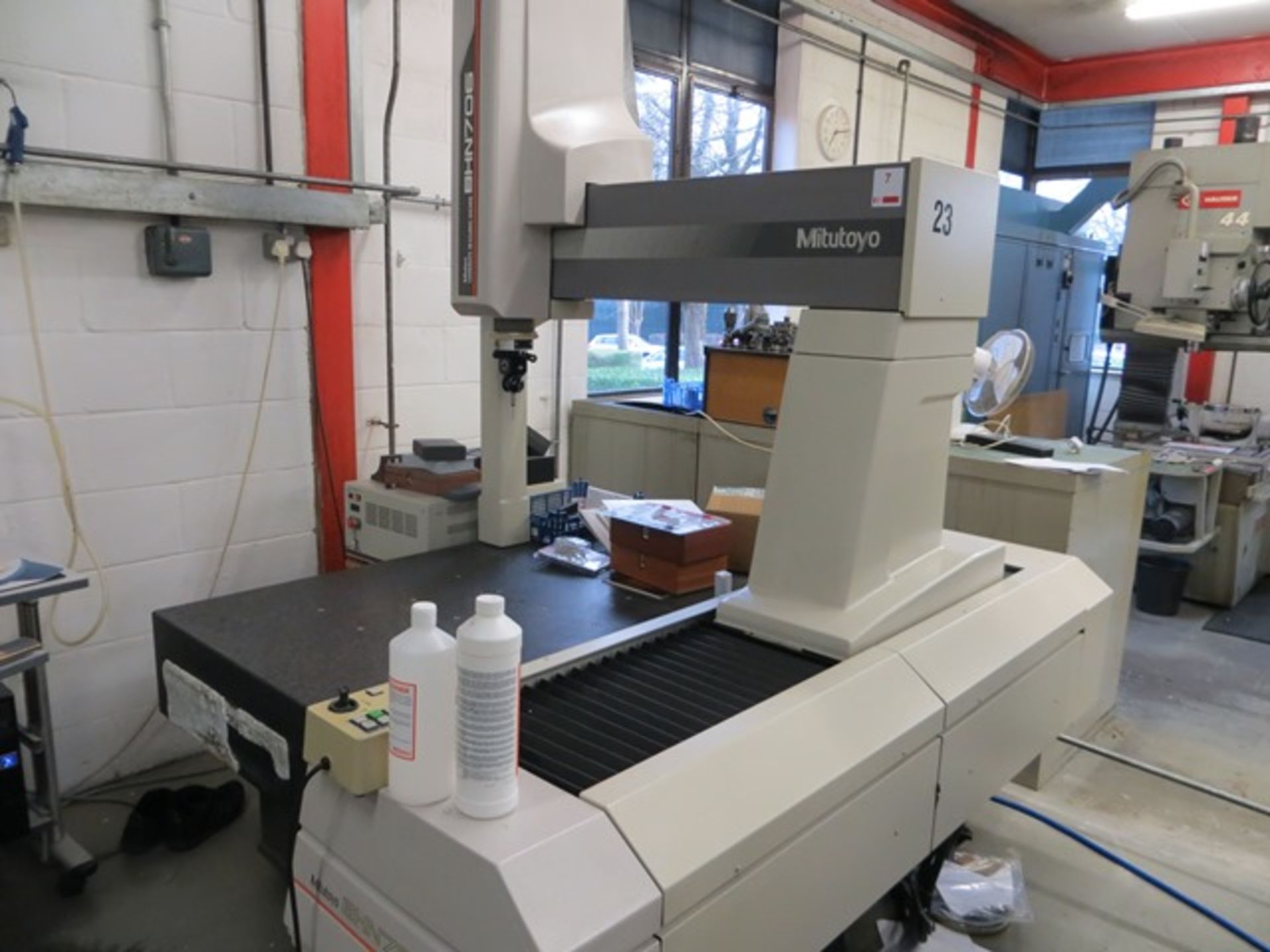 Mitutoyo CHN706 co-ordinate measuring machine Serial no. N92110071/008103103 c/w Mitutoyo CMMC35 - Image 6 of 9