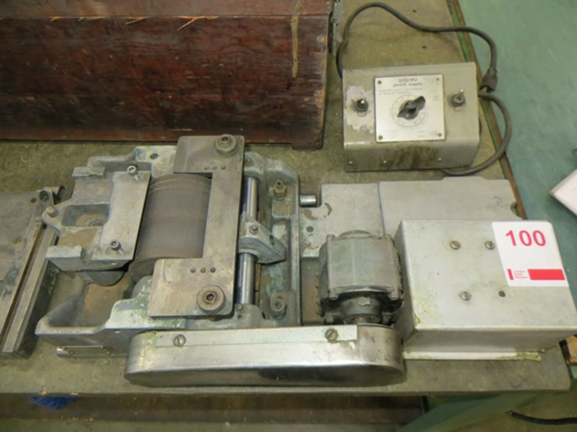 Unison model C grinding machine c/w power supply & wooden box - Bild 2 aus 2