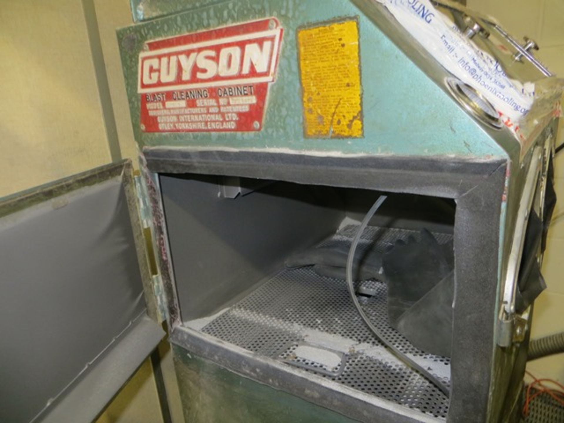 Guyson Super 2 blast cleaning cabinet Serial no. T2X1472 (3 phase plug) c/w Guyson DC41 extraction - Image 2 of 3