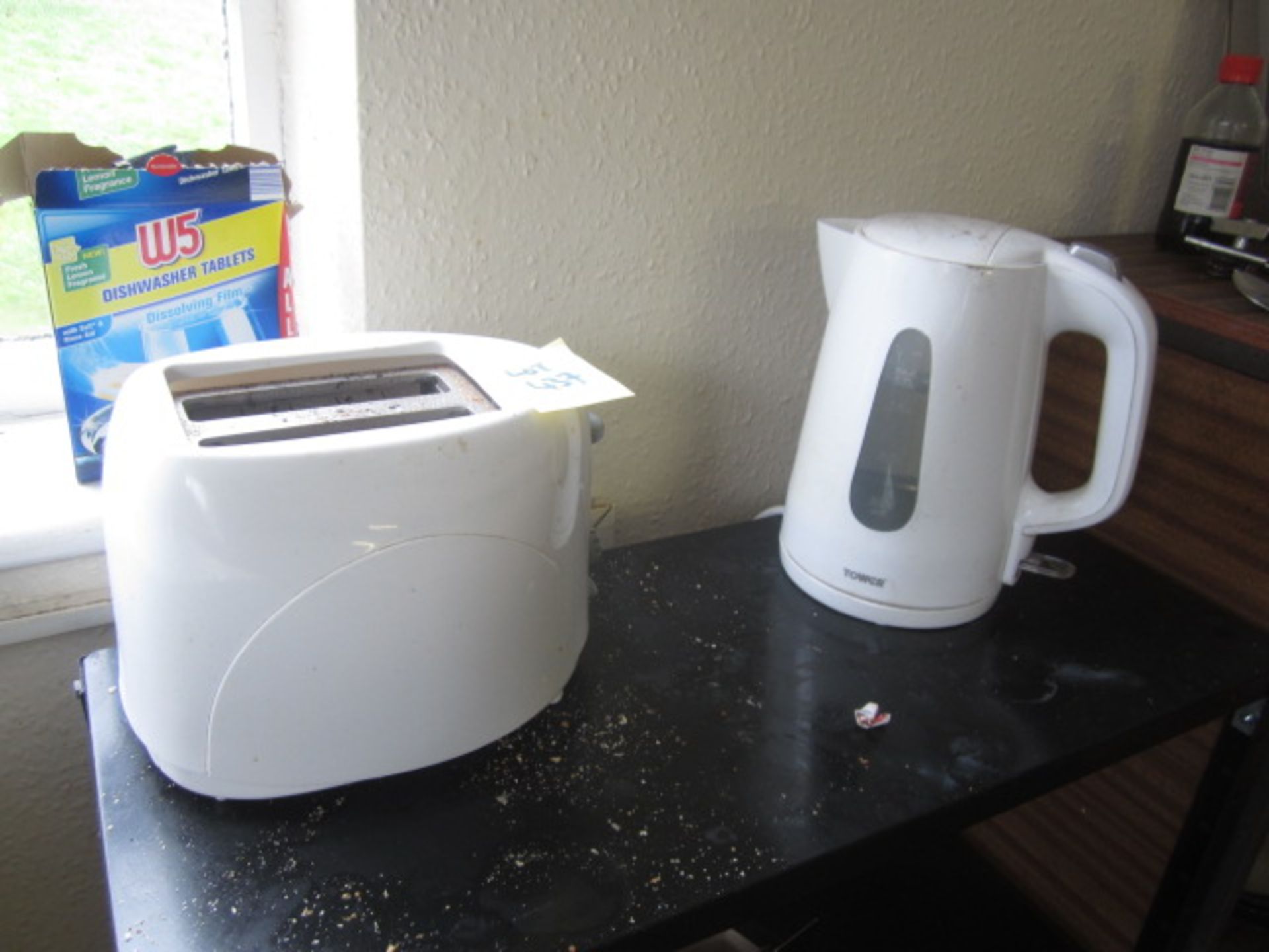 Fridge freezer ¾ height, iGenix microwave, kettle, toaster, under counter dishwasher - Image 3 of 3