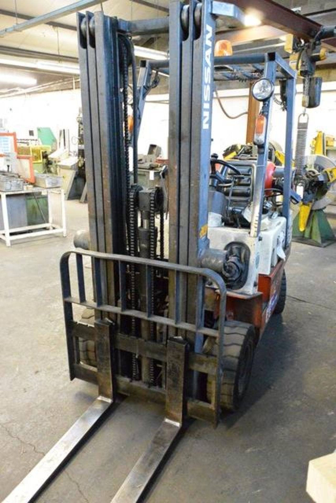 Nissan 18 LPG ride on duplex mast forklift truck, model 18PJ01A18U, serial no PJ01A111968 (1994), - Bild 2 aus 6