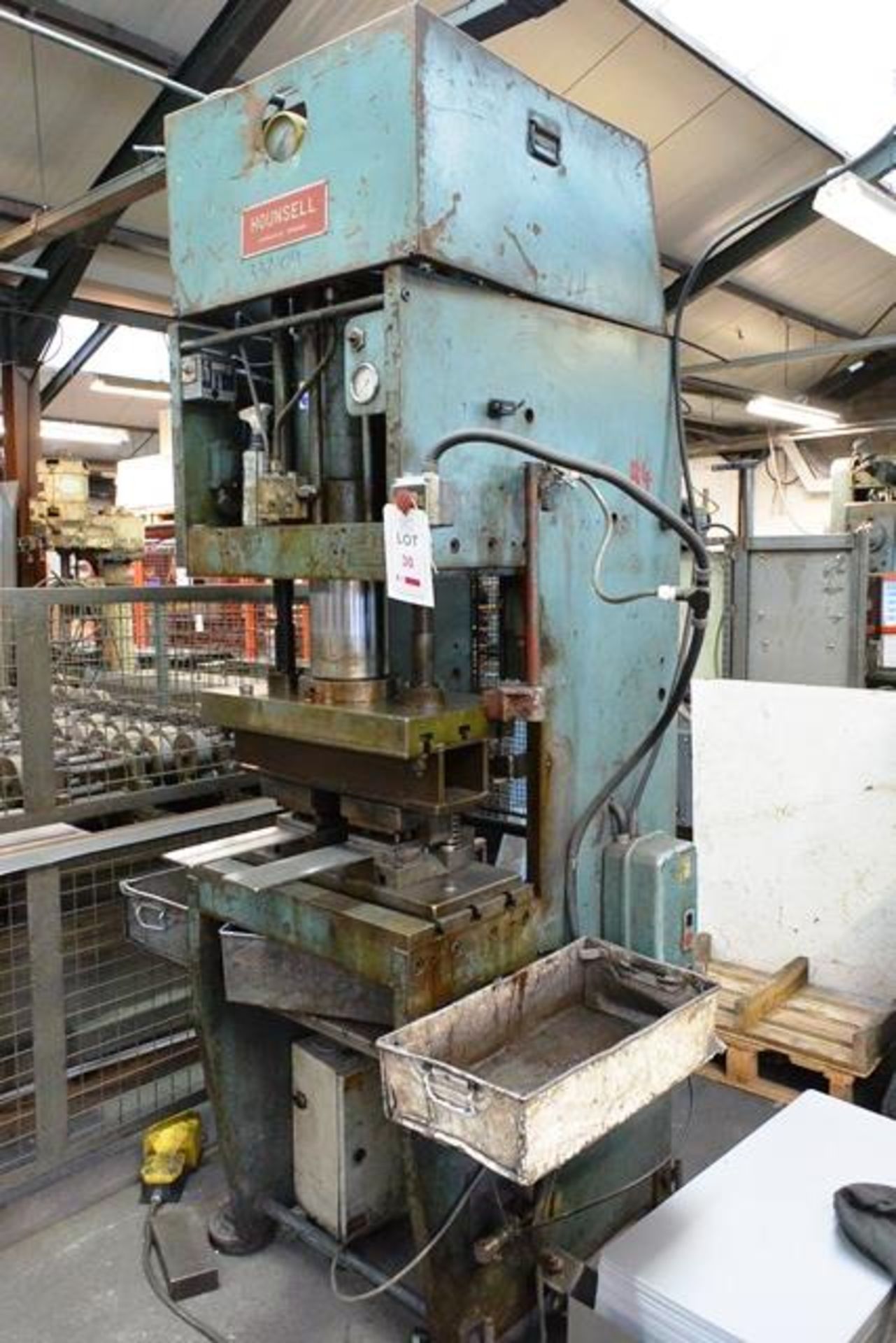 Hounsell hydraulic single ram vertical press, approx 40 ton capacity, 20" x 14" table size (please