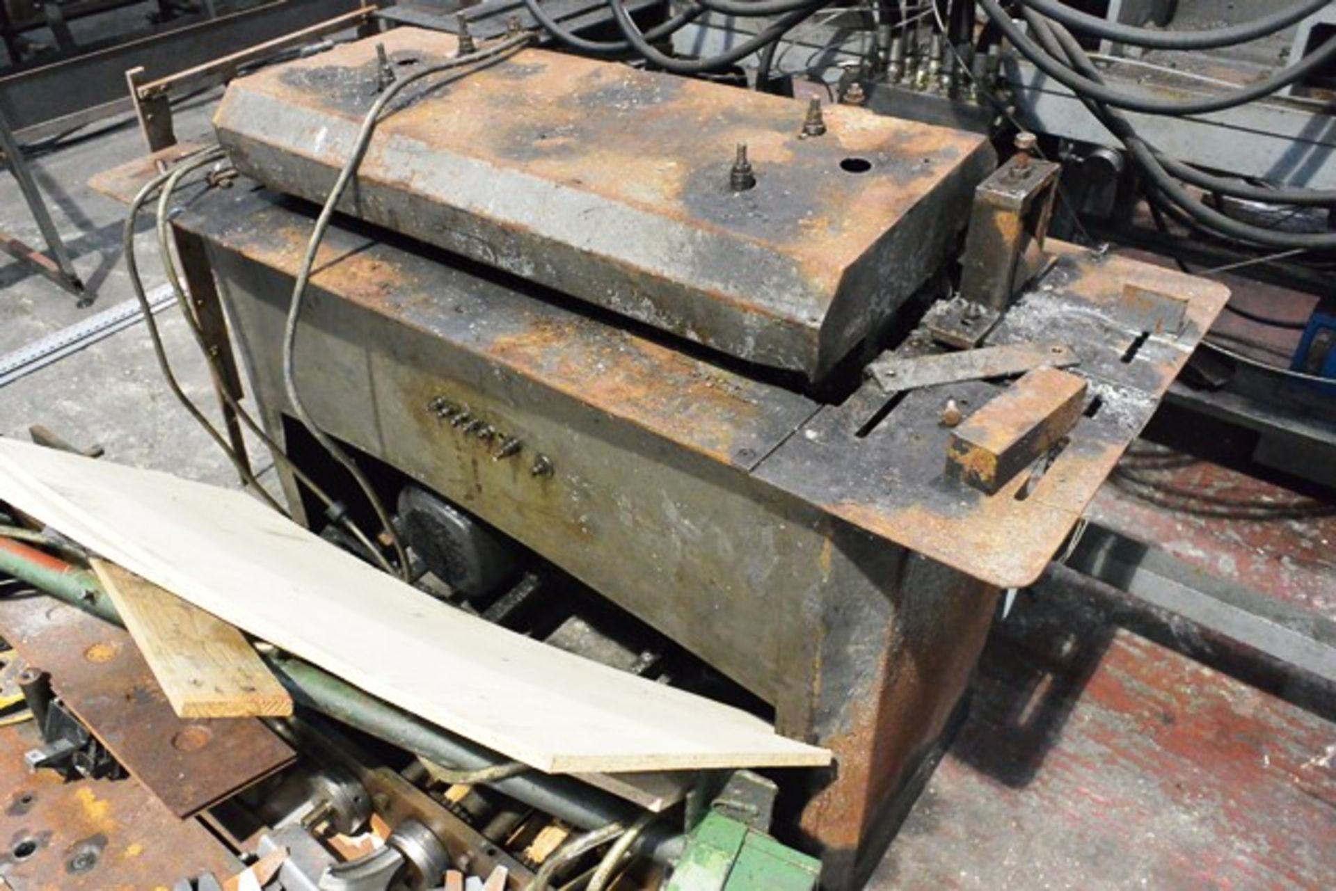 Two various Oliver through feed roll formers (working condition unknown) (please note this lot can - Bild 2 aus 2