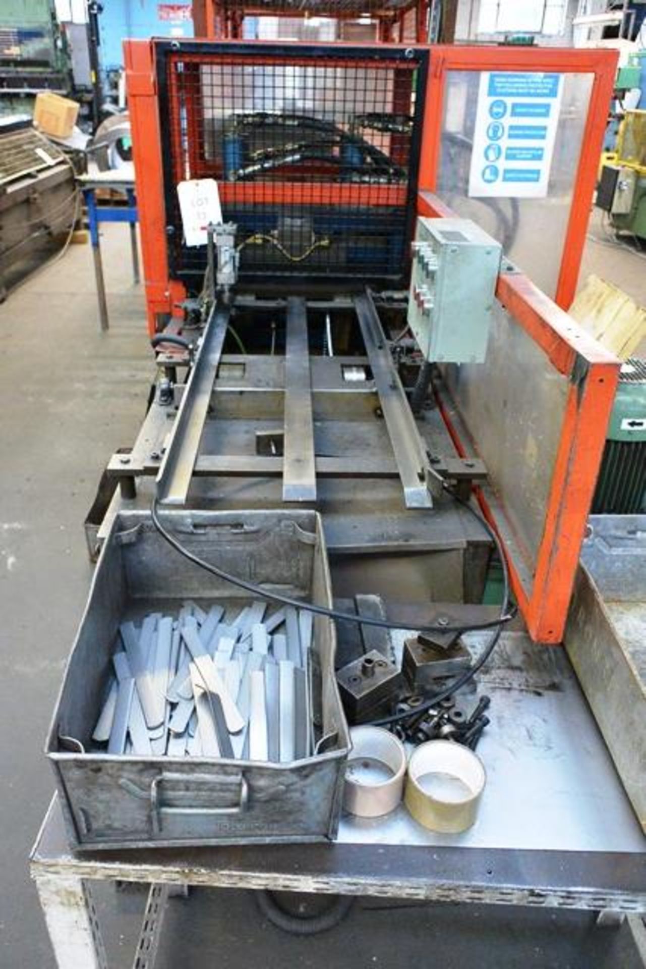 Unbadged hydraulic 4 ram twin section 8 column through feed vertical press, with 2 x 400mm width x - Bild 2 aus 4