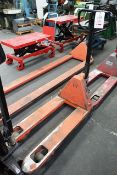 Pallet truck 2500kg capacity