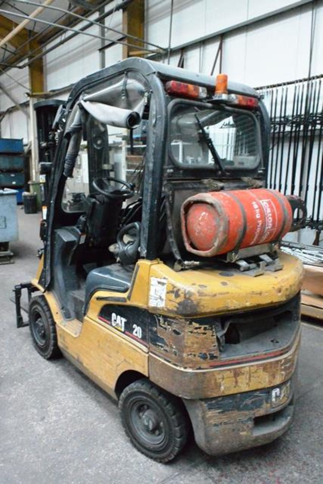 Caterpillar 20 LPG ride on triple mast forklift truck, model GP20CN, serial no 34L60048 (2004), - Bild 5 aus 8