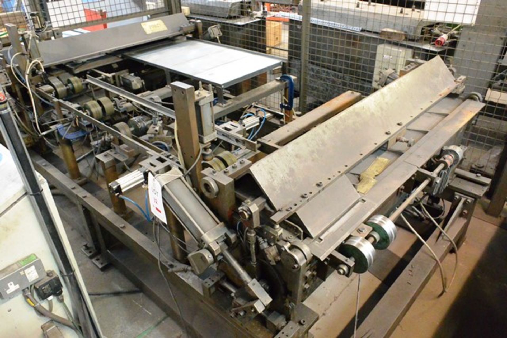 Oliver powered double end straight folding machine, max bend width 1400mm, approx max bend width