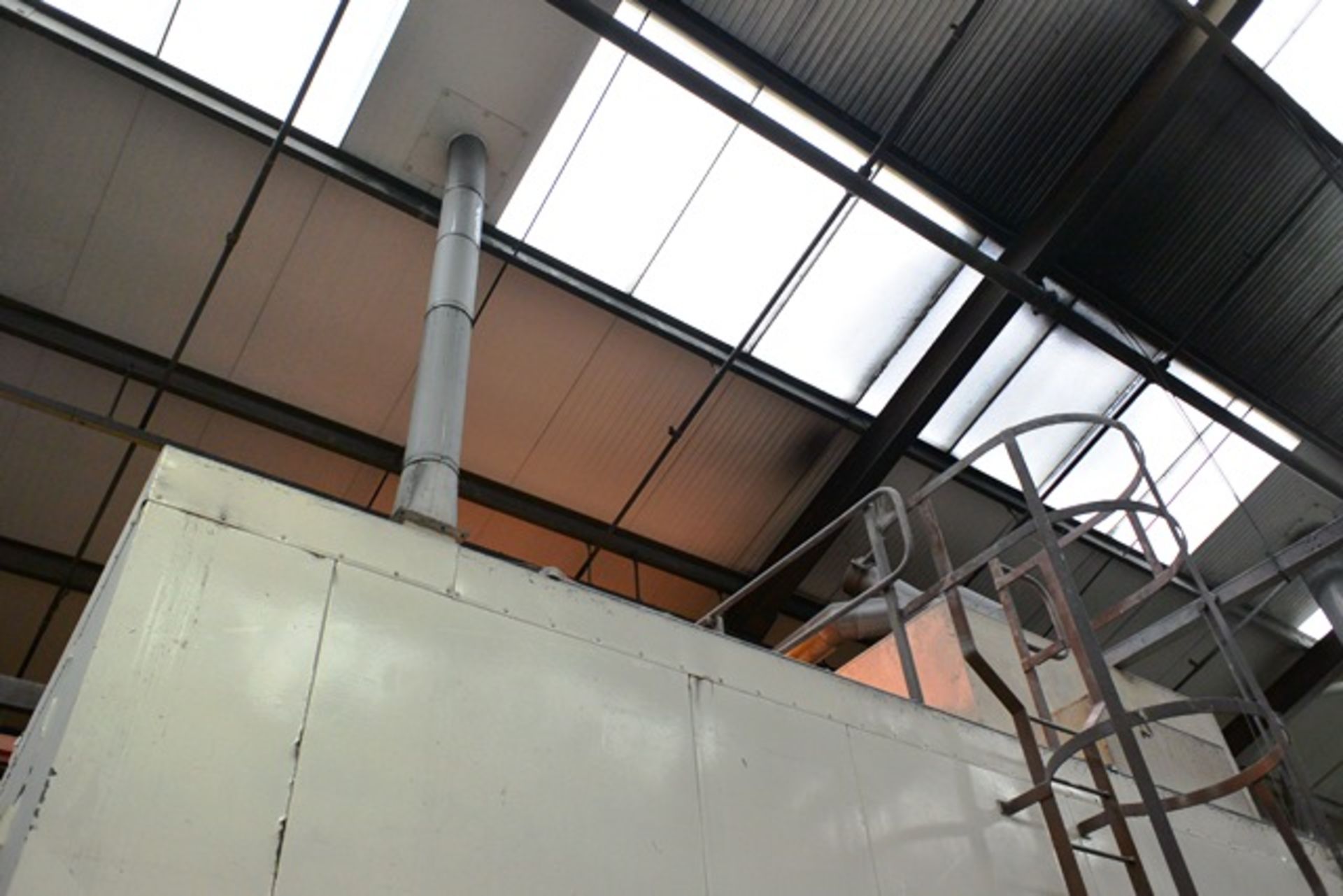 Thorid throughfeed 2-pass curing oven, approx dimensions 10 x 3m, with roof mounted fans and... - Image 2 of 8