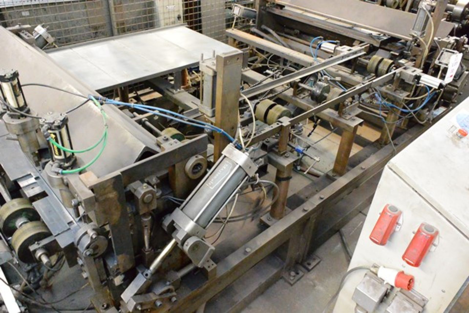 Oliver powered double end straight folding machine, max bend width 1400mm, approx max bend width - Image 2 of 3