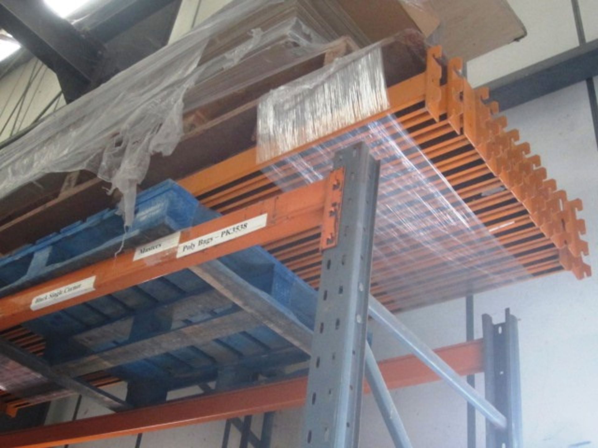 Two bays of adjustable boltless pallet racking, approx 2700mm per bay with approx 32 cross members - Image 3 of 3