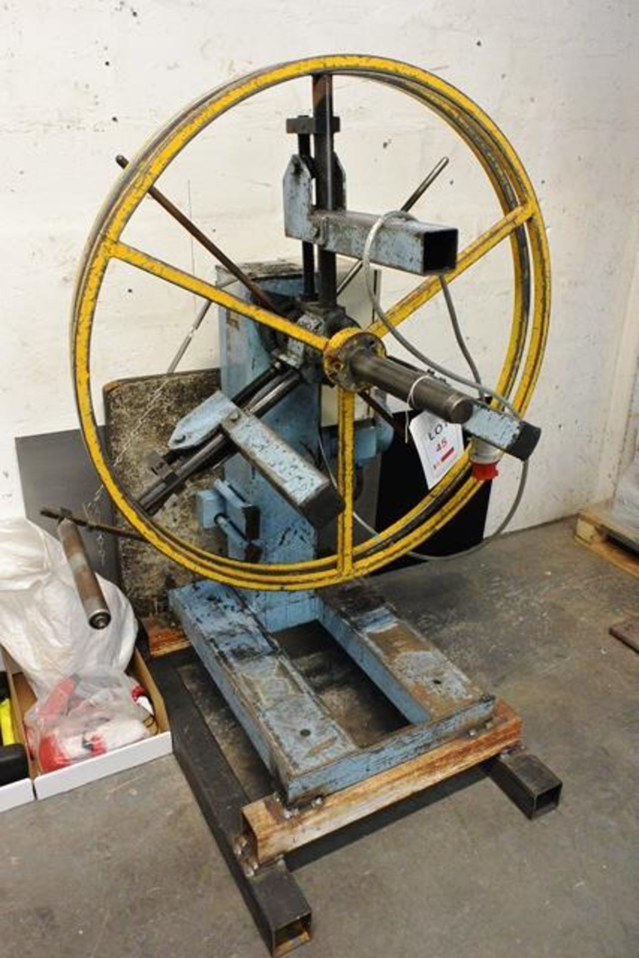 Clarks single station decoiler, model VSR12E2M, serial no: 13828, capacity 500kg. *NB: this item has