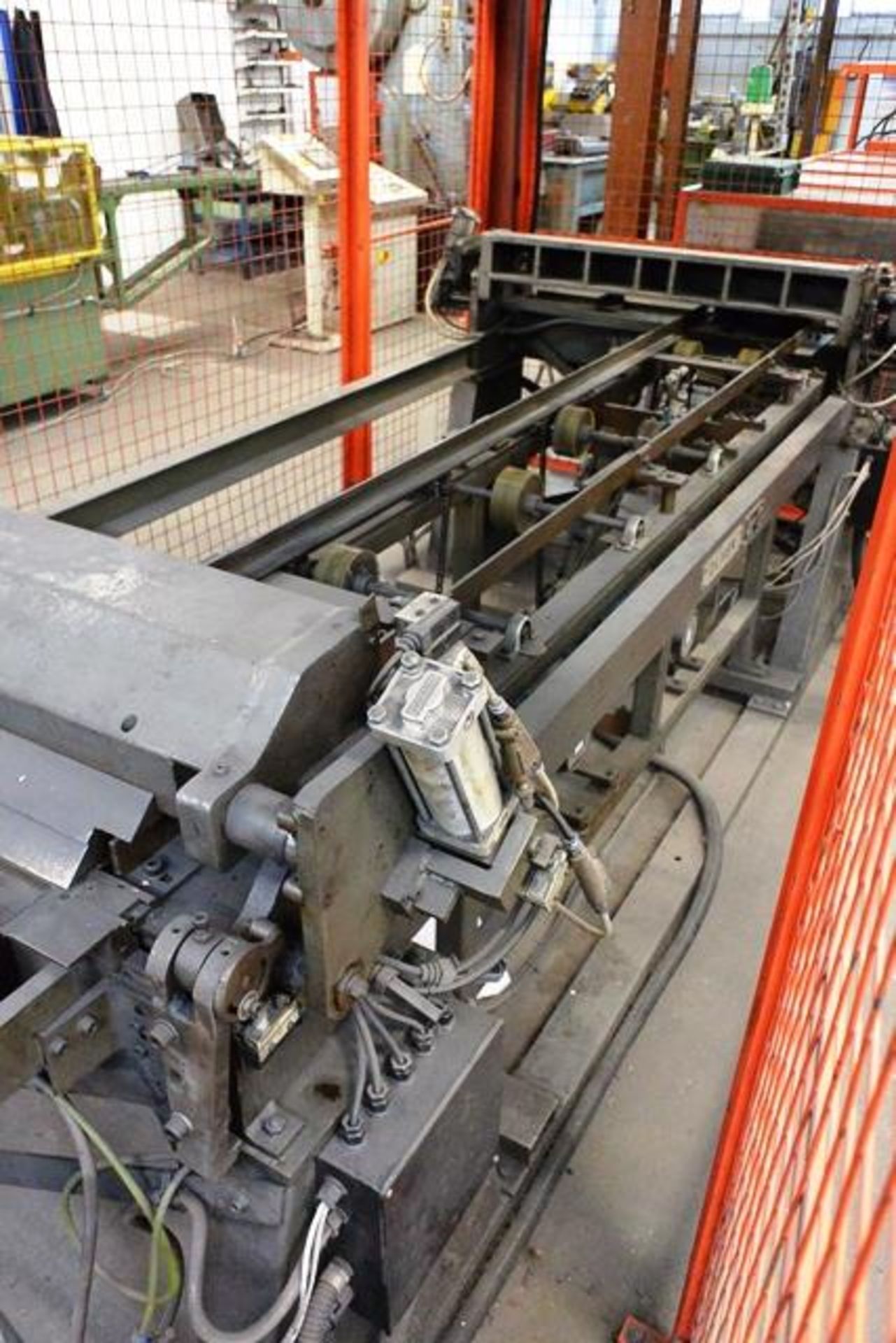 Oliver powered double ended straight folding machine, serial no: 31-6R-93, max band width approx