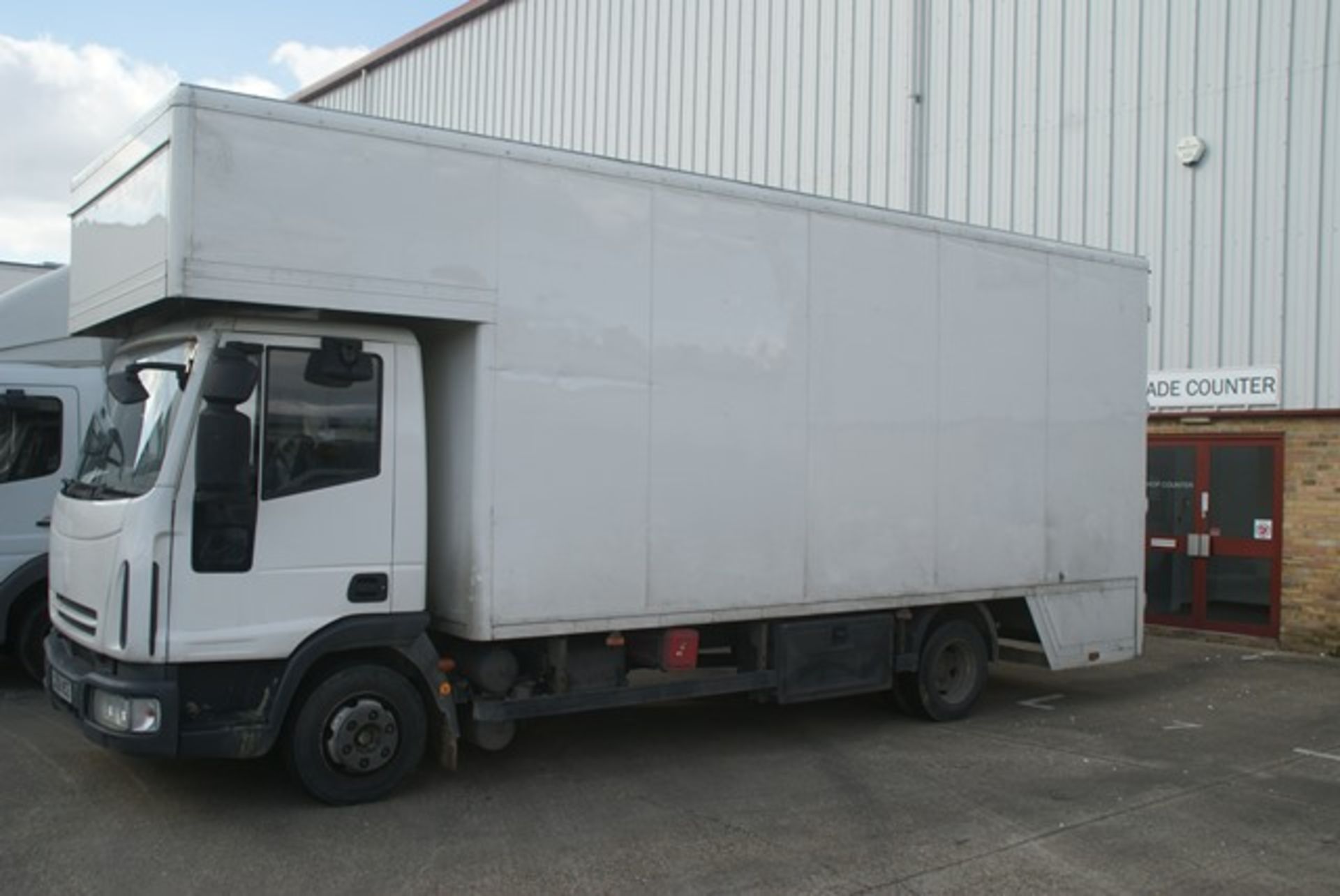 Iveco Euro 5 2 axle rigid body box van 3920cc, DOR 1/8/2008, MOT exp 30/11/20, Reg No LK08NSE, 99, - Image 3 of 6