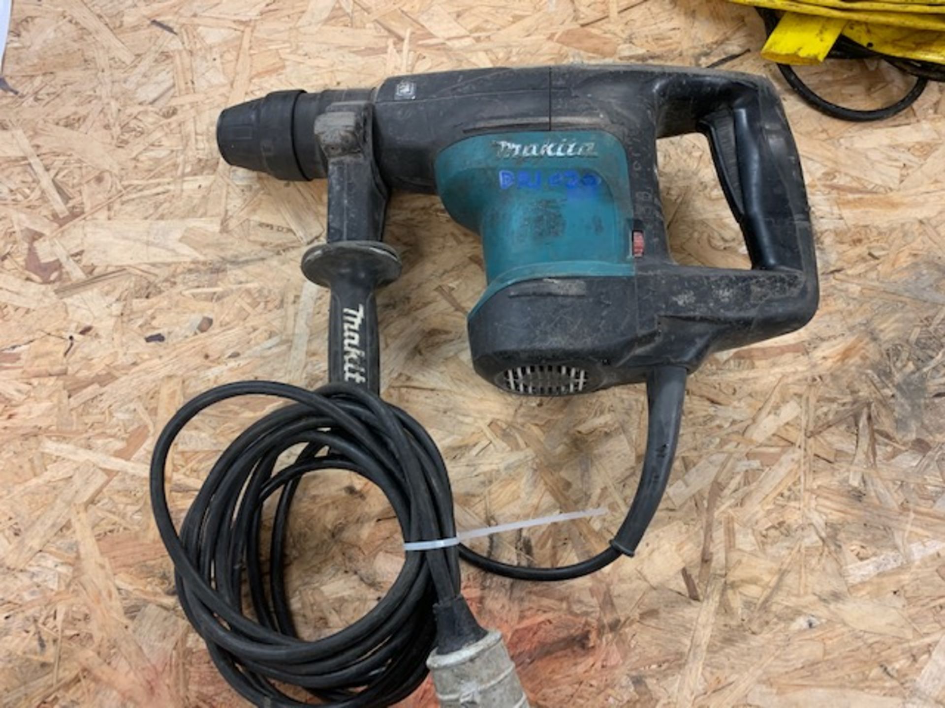 Makita HR3540C 110v SDS max rotary hammer drill - Image 2 of 2